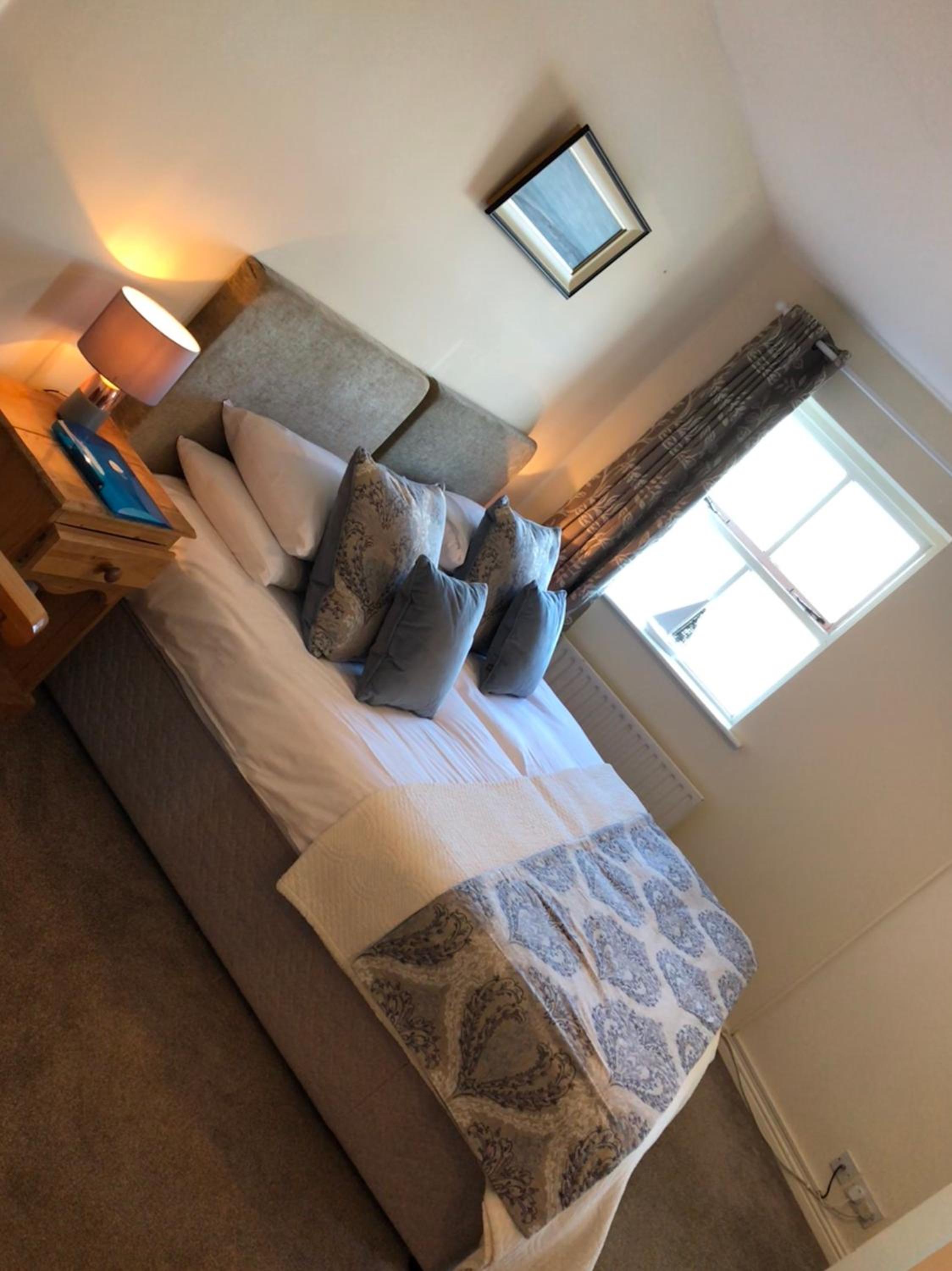 Seven-Bedroom House photo 2