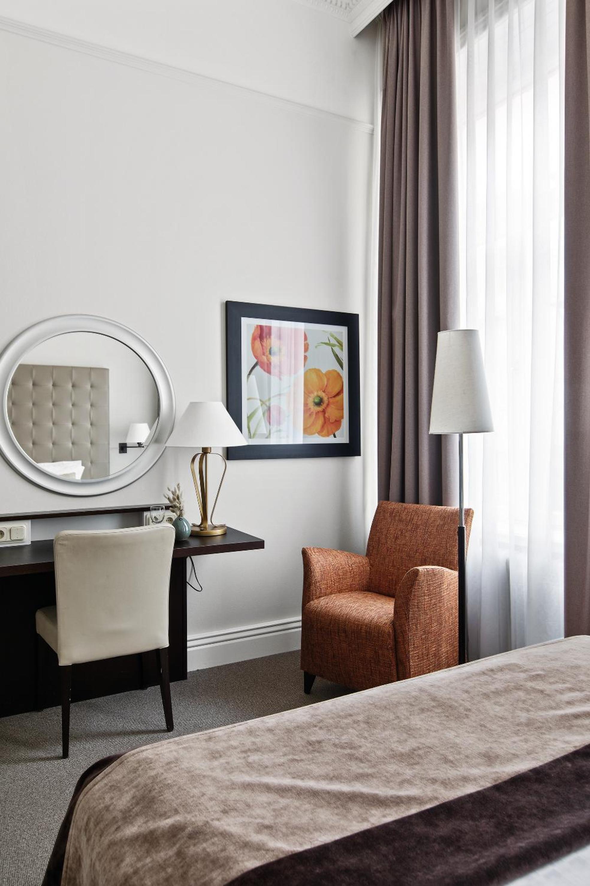 Small Double Room Queen - Photo 3