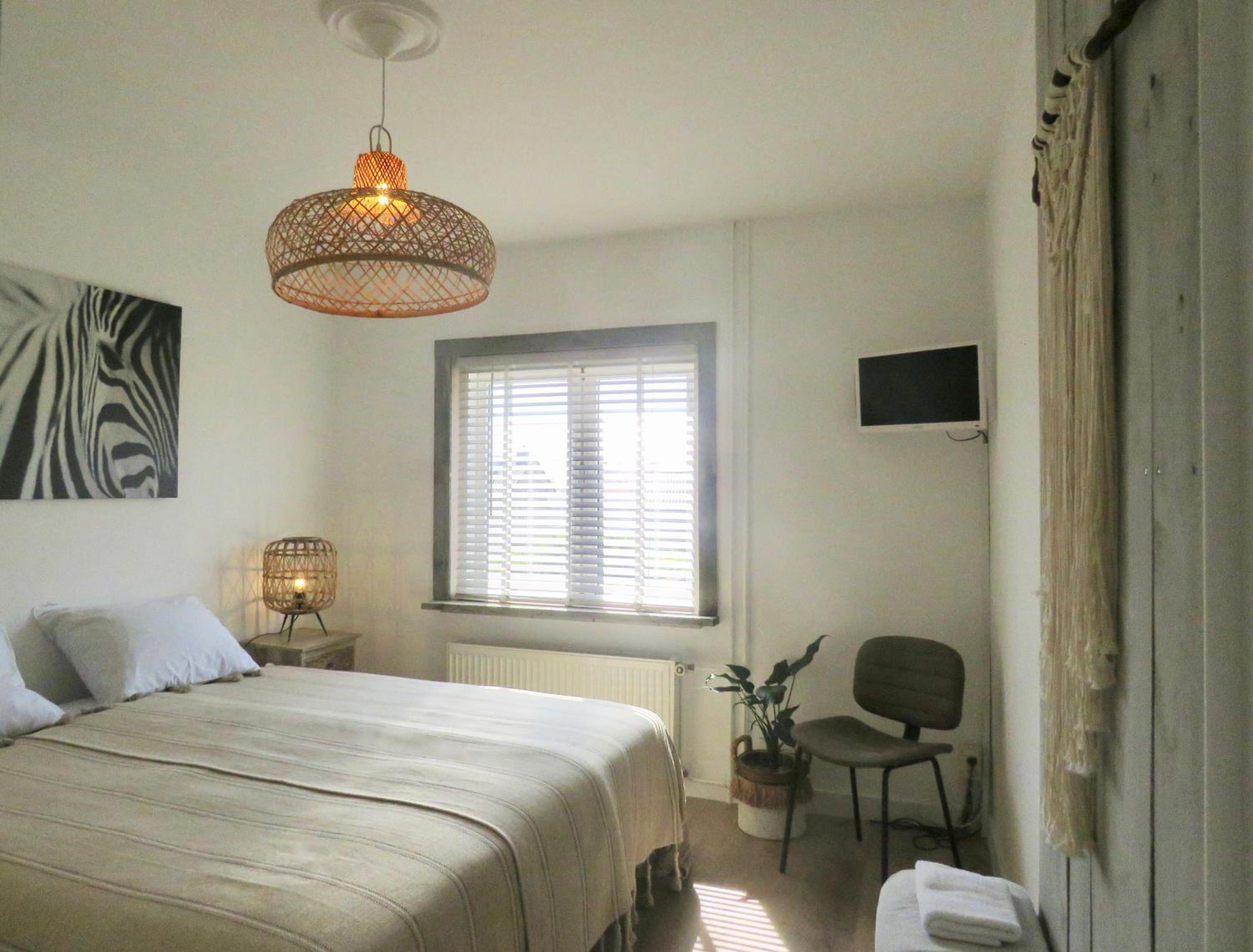 Apartment with Balcony - Photo 4