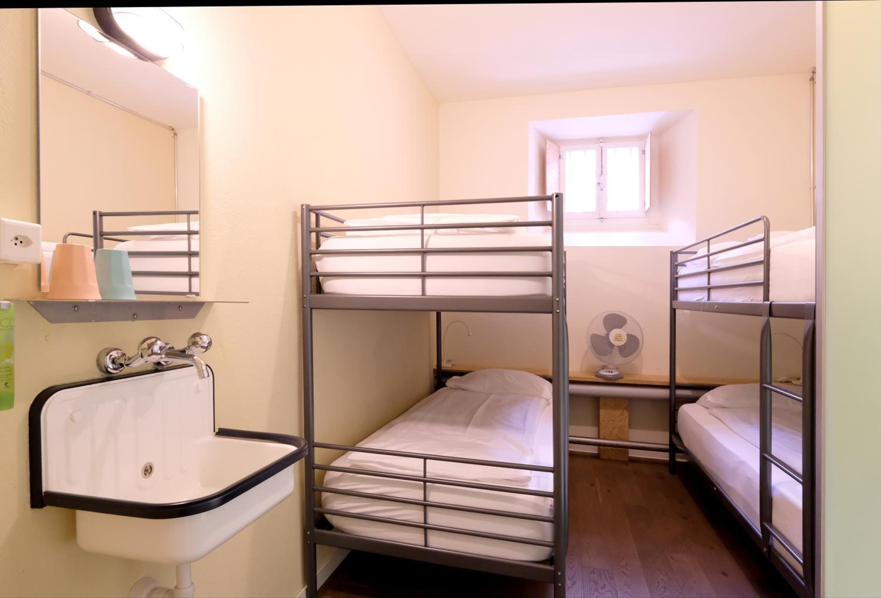 Quadruple Room with Private External Bathroom - Photo 4