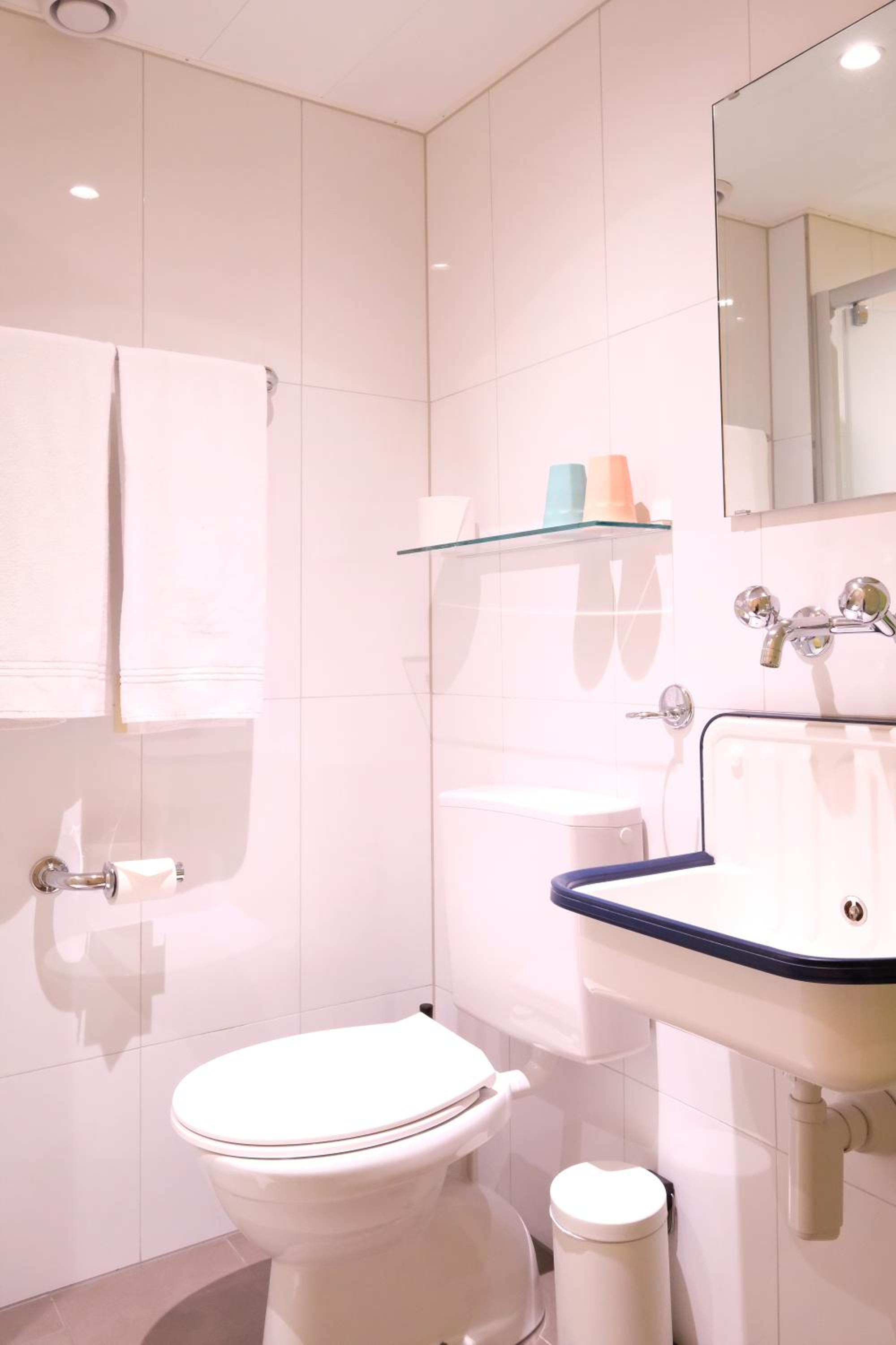 Standard Double or Twin Room - Photo 6