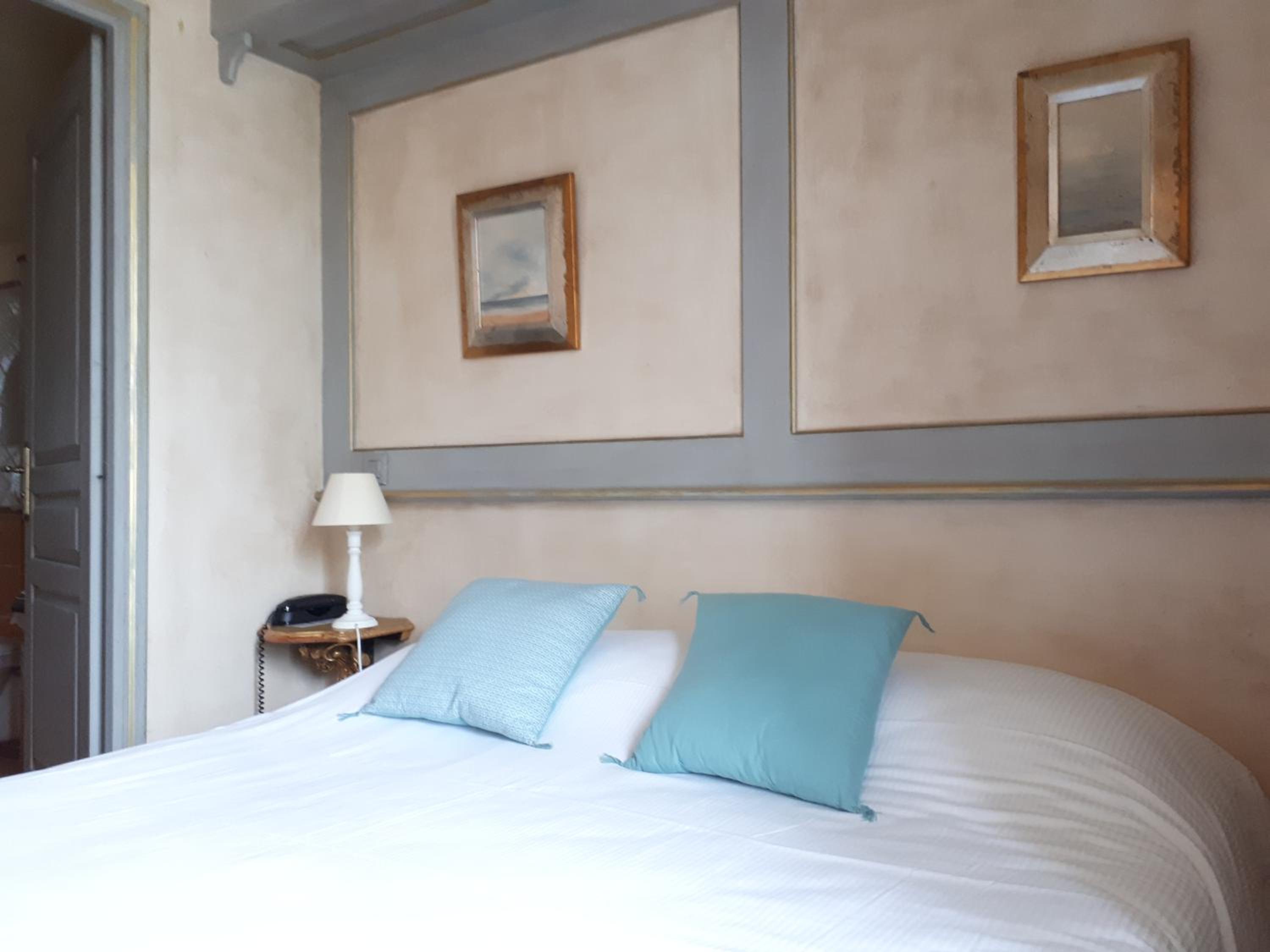 Standard Double Room photo 3