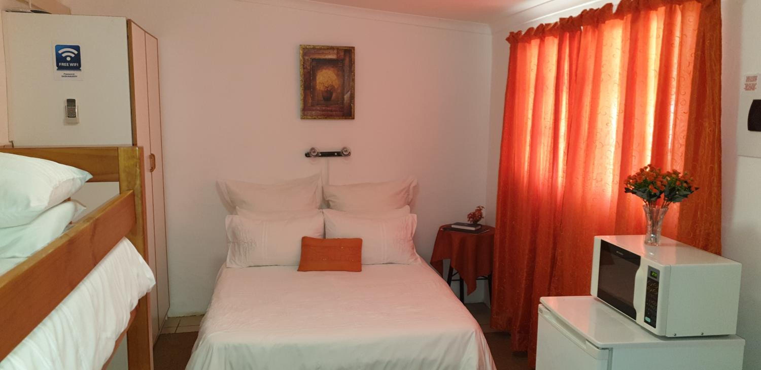 Quadruple Room with Bathroom - Photo 5