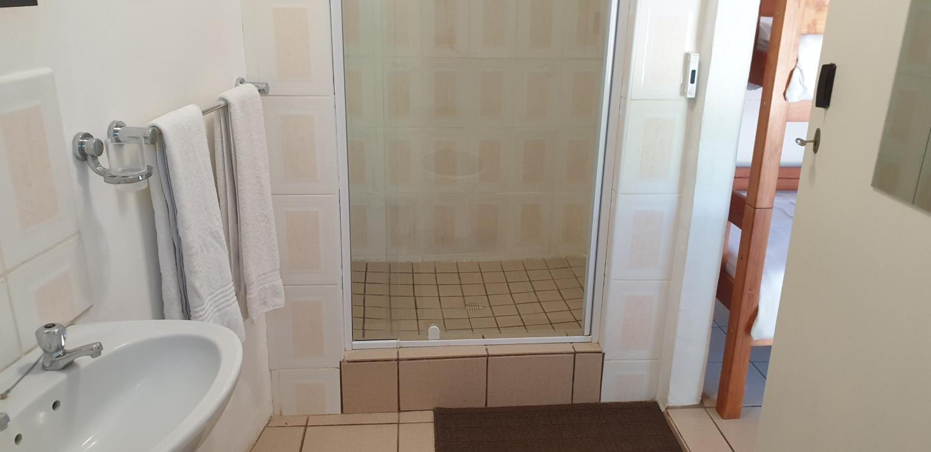 Quadruple Room with Bathroom - Photo 6