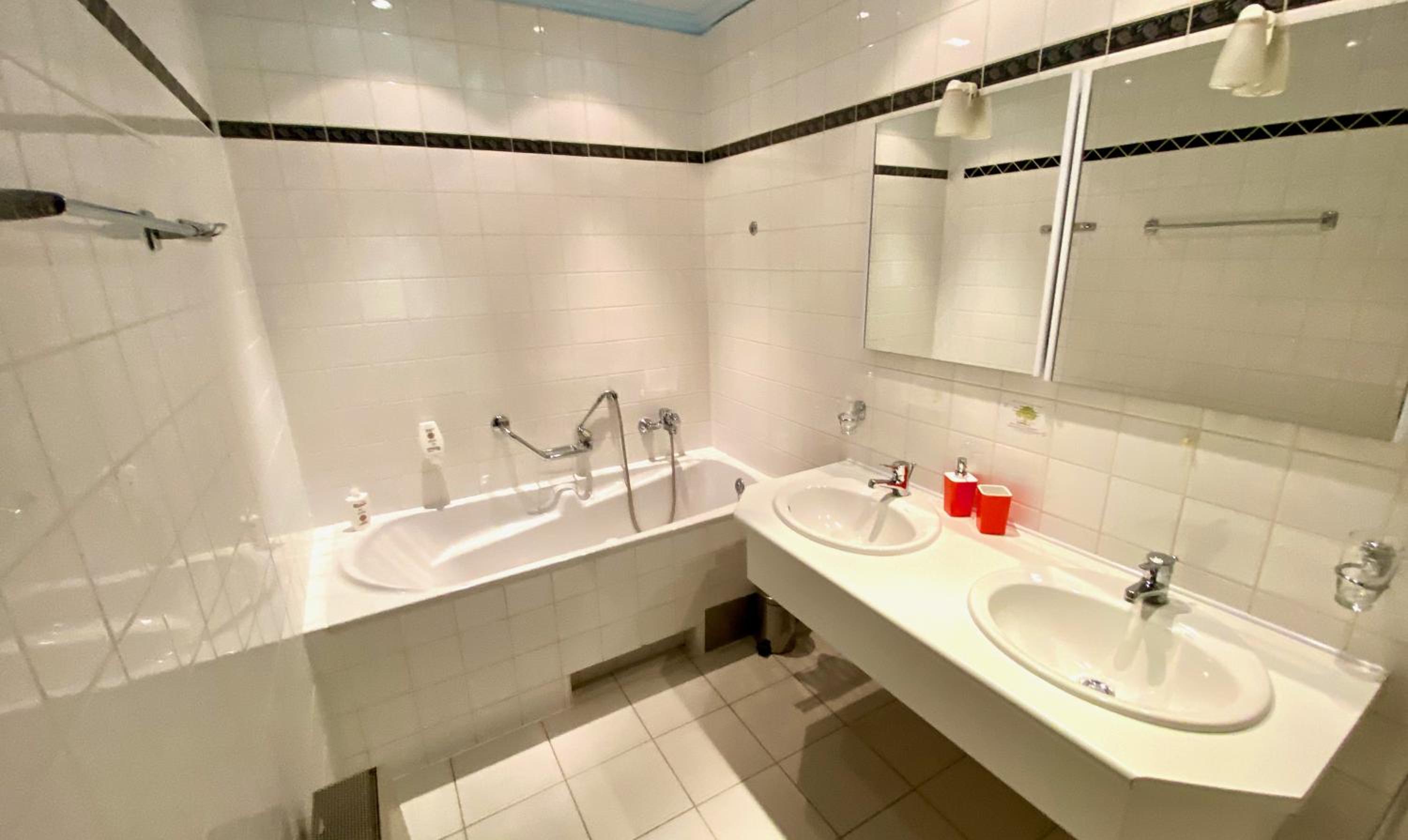 Triple Room with Bath - Photo 14