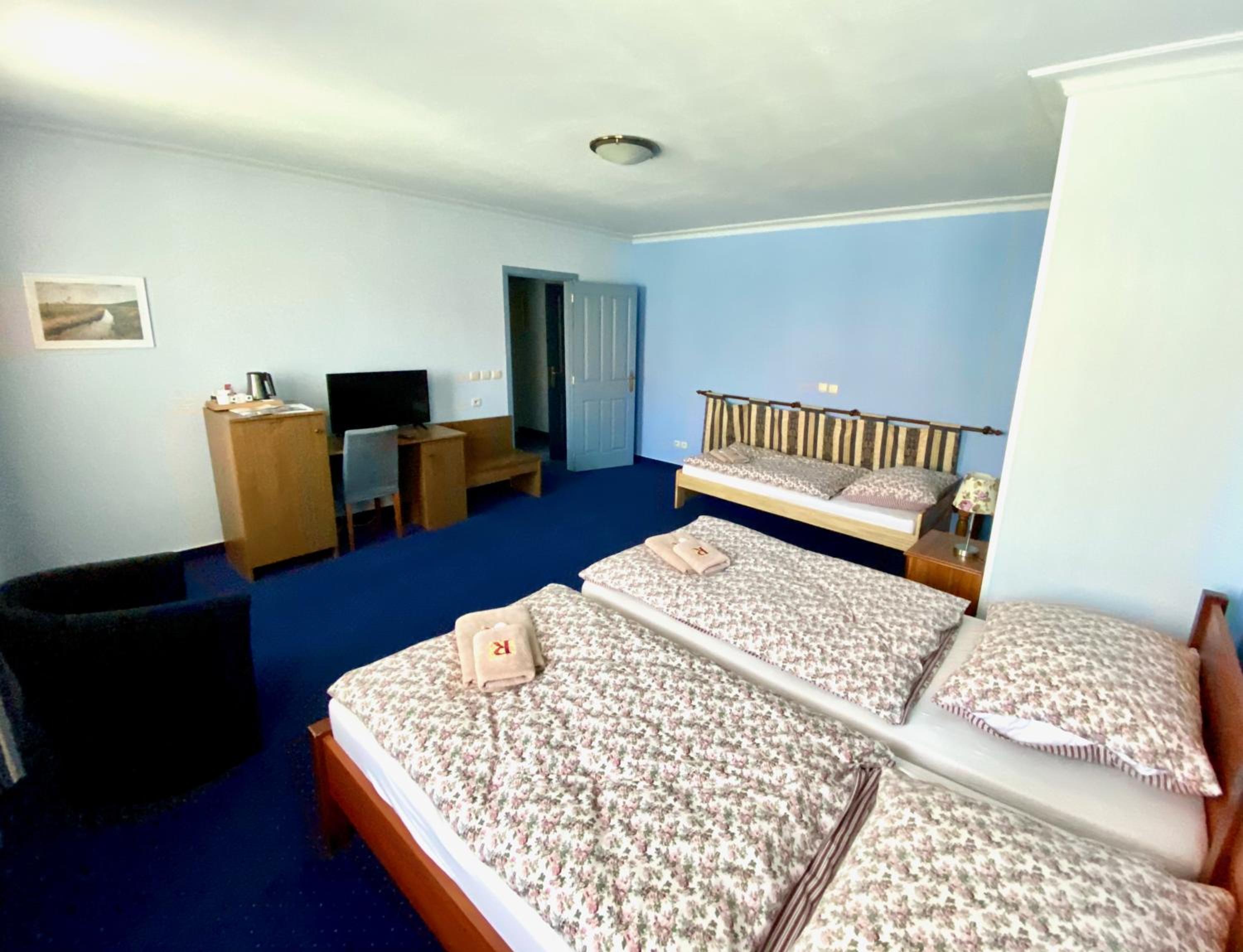 Triple Room with Bath - Photo 4