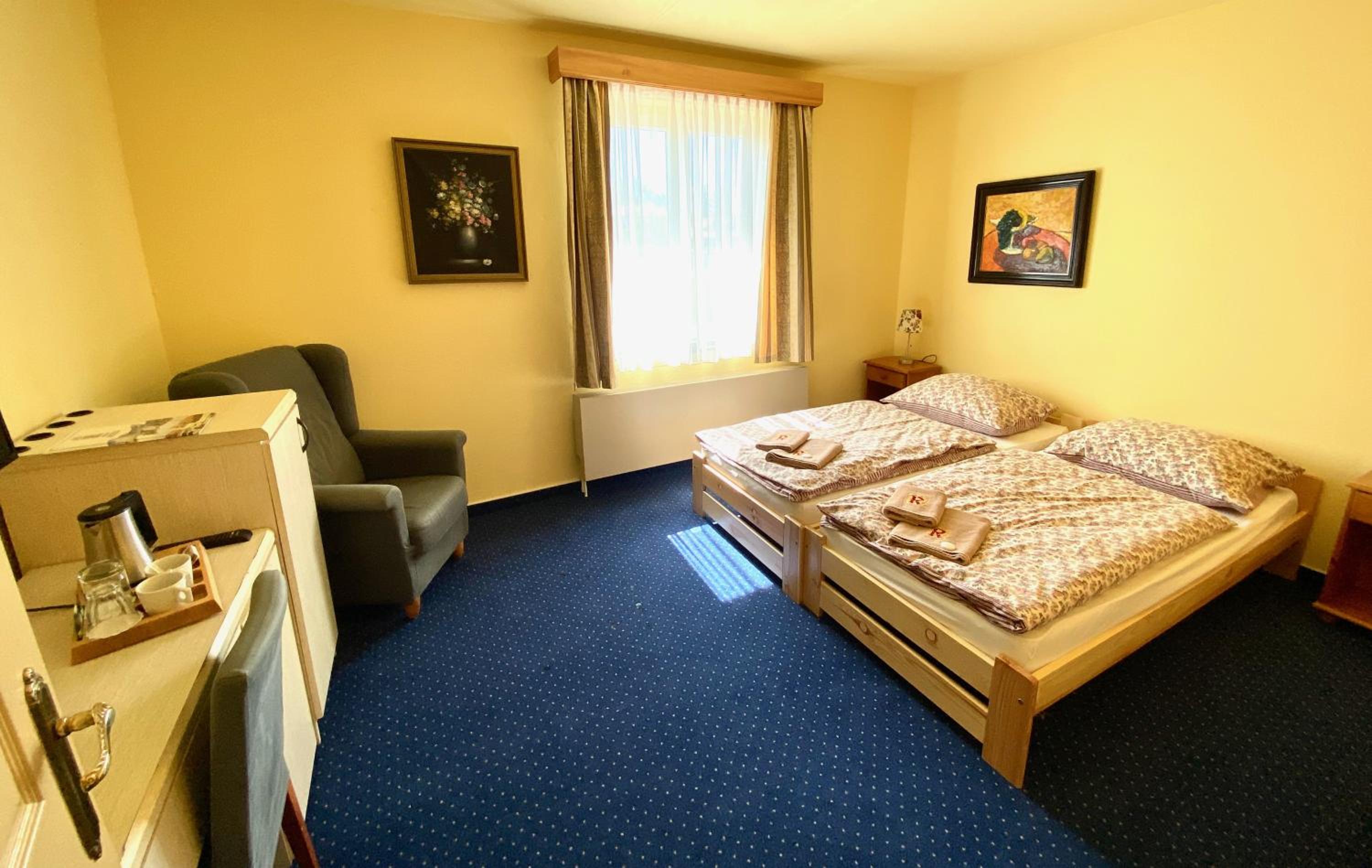 Twin Room with Bath photo 2