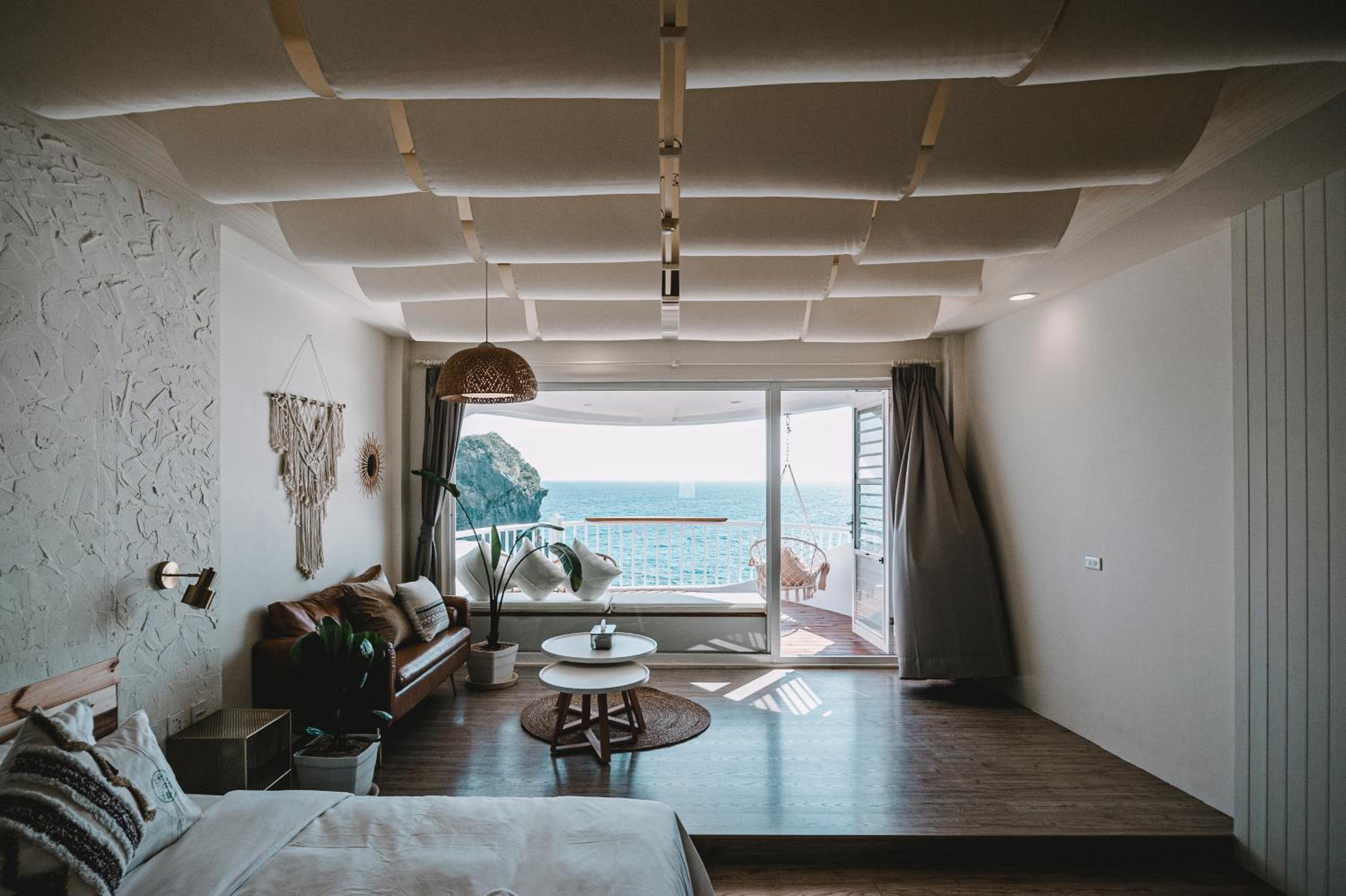 Deluxe Double Room with Balcony and Sea View - Photo 18