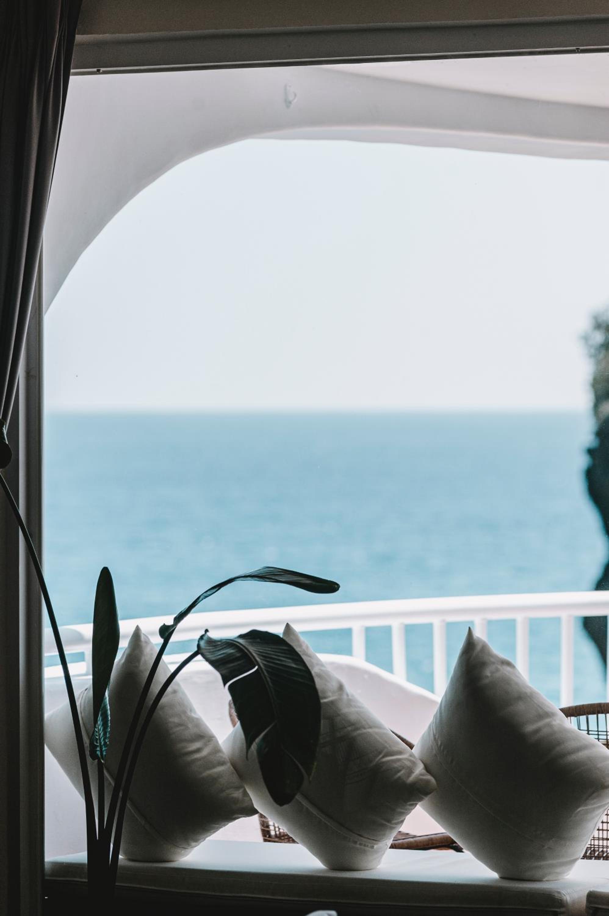 Deluxe Double Room with Balcony and Sea View - Photo 15