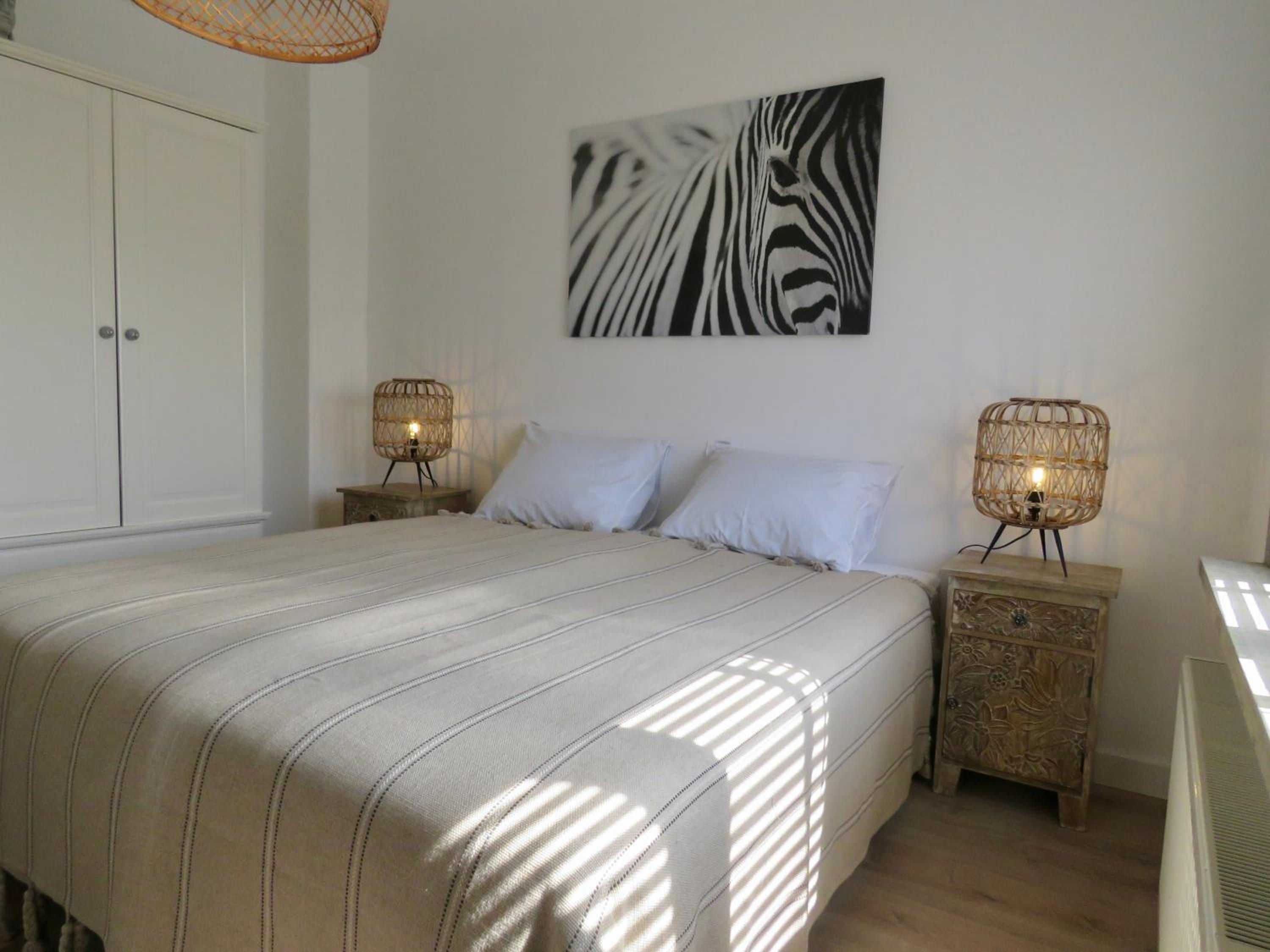 Apartment with Balcony - Photo 5