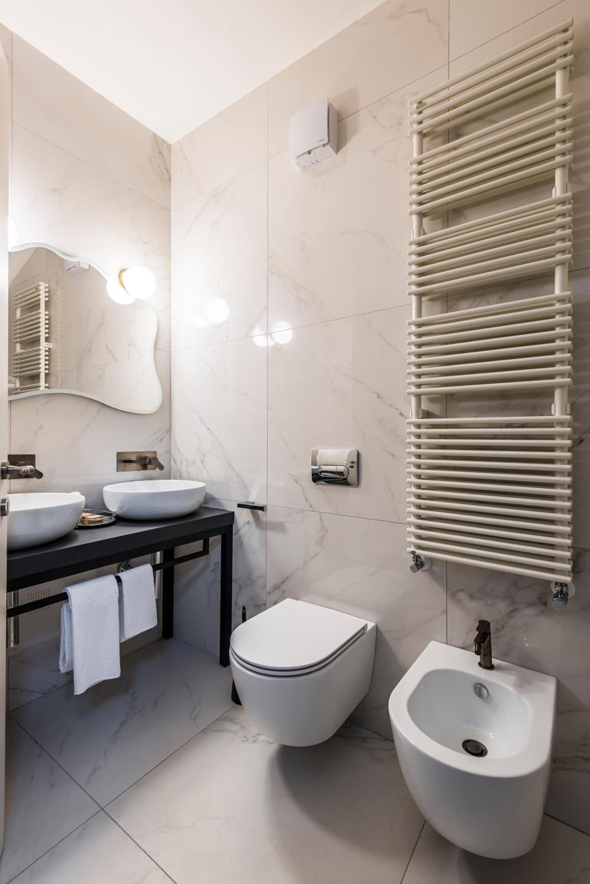 King Suite with Spa Bath - Photo 6