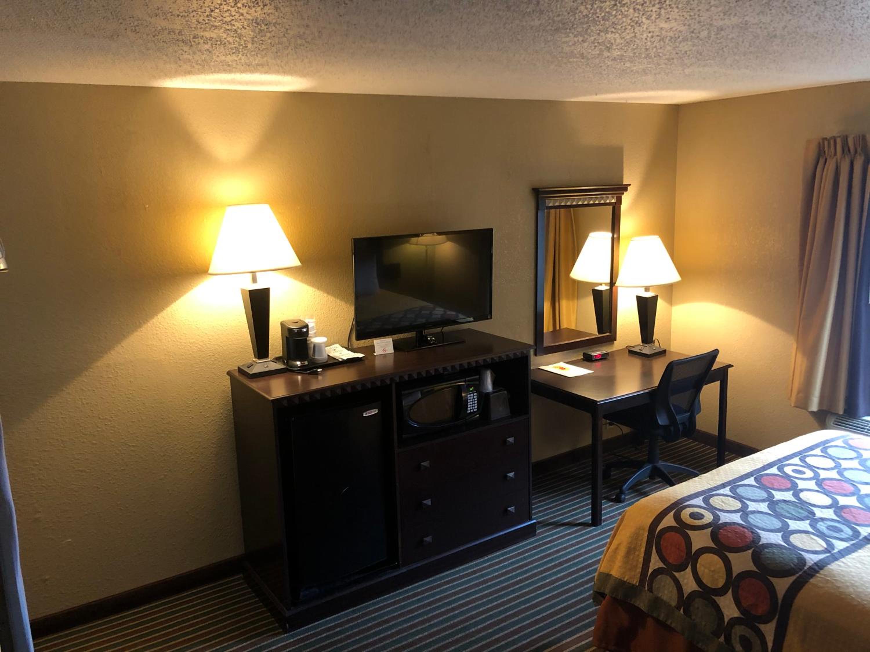 Queen Room - Non-Smoking photo 3