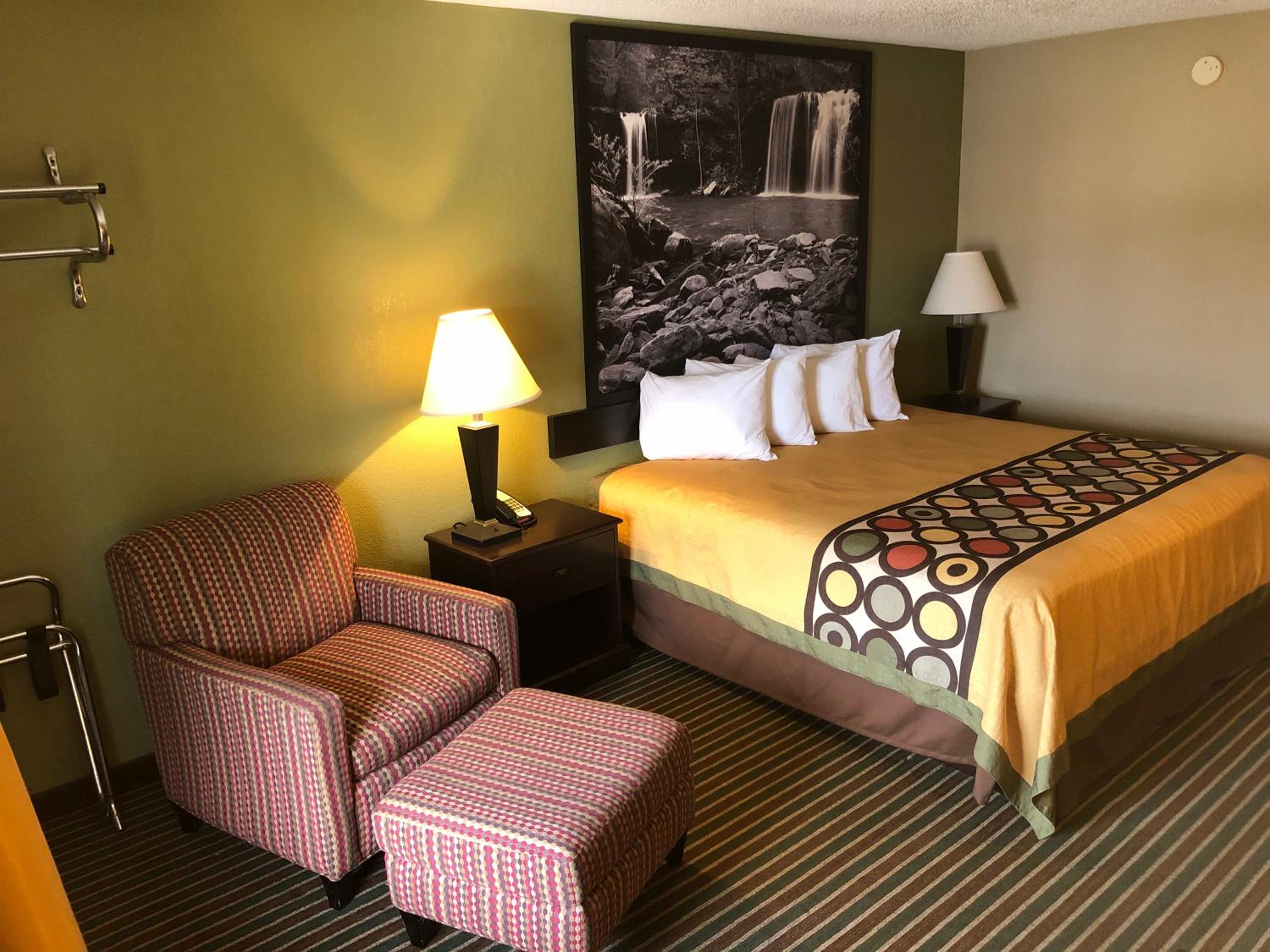 King Room - Mobility Access/Non-Smoking - Photo 1