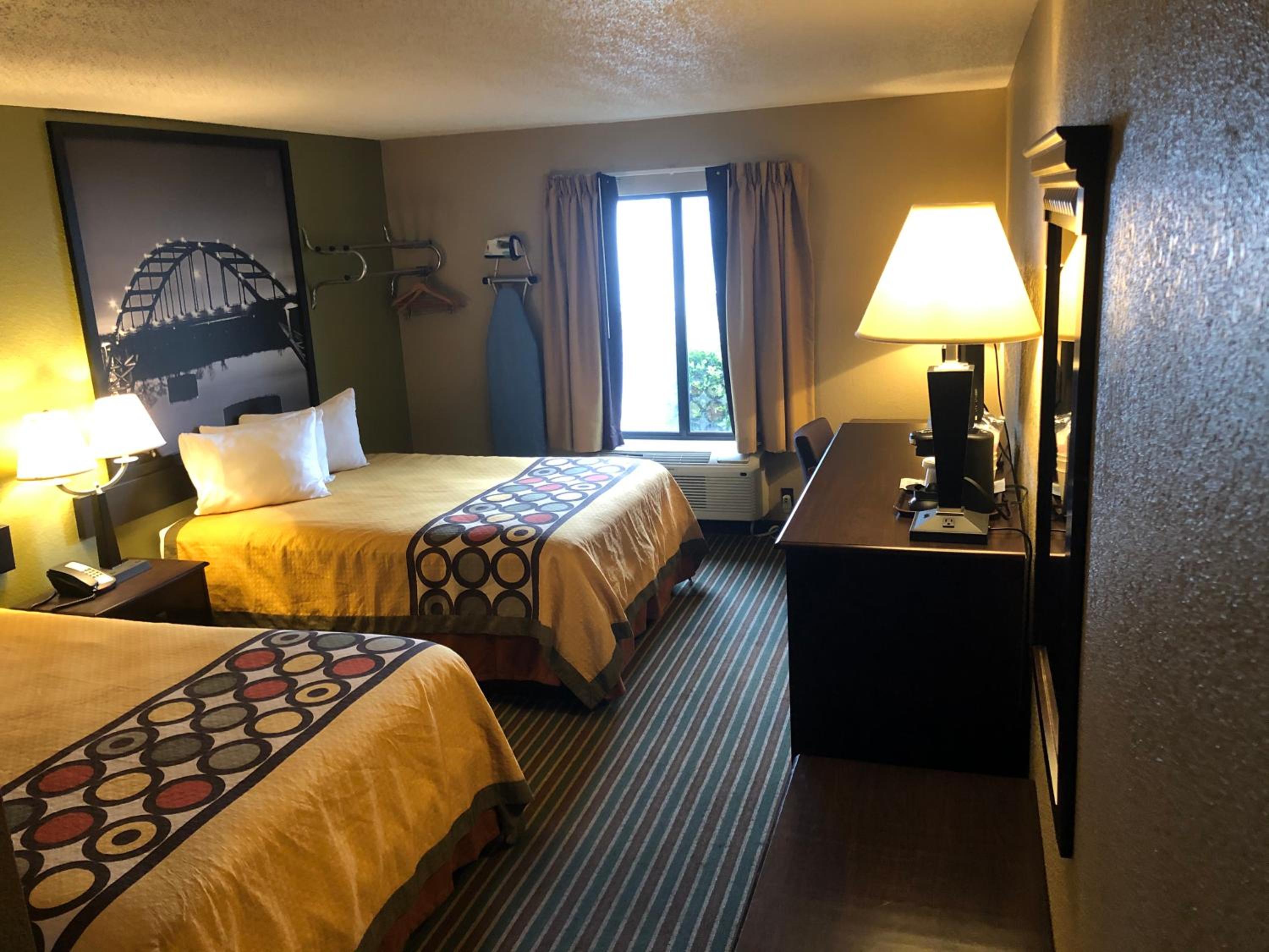 2 Queen Beds, Pet-Friendly, Non-Smoking - Photo 4