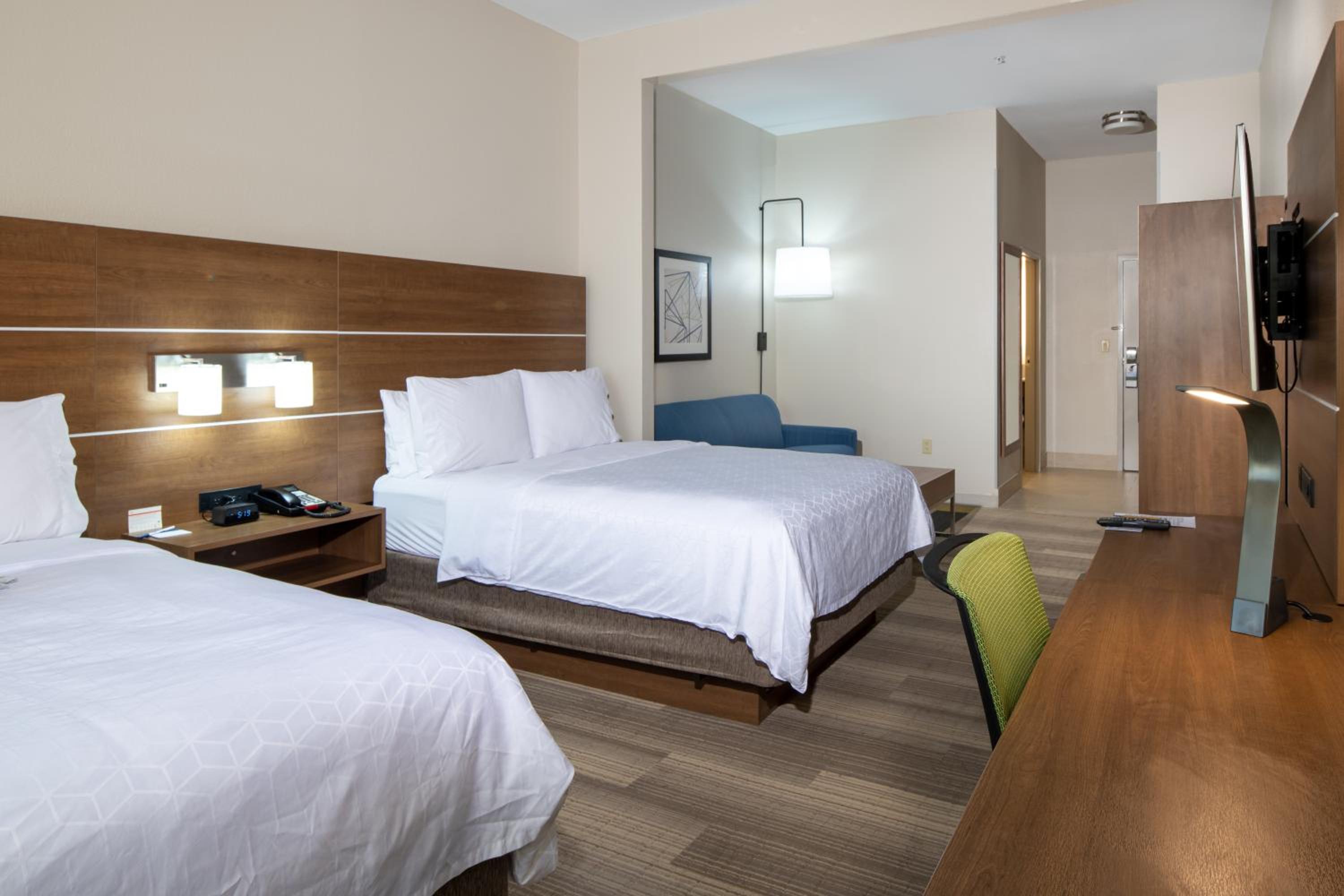 Deluxe Suite photo 2