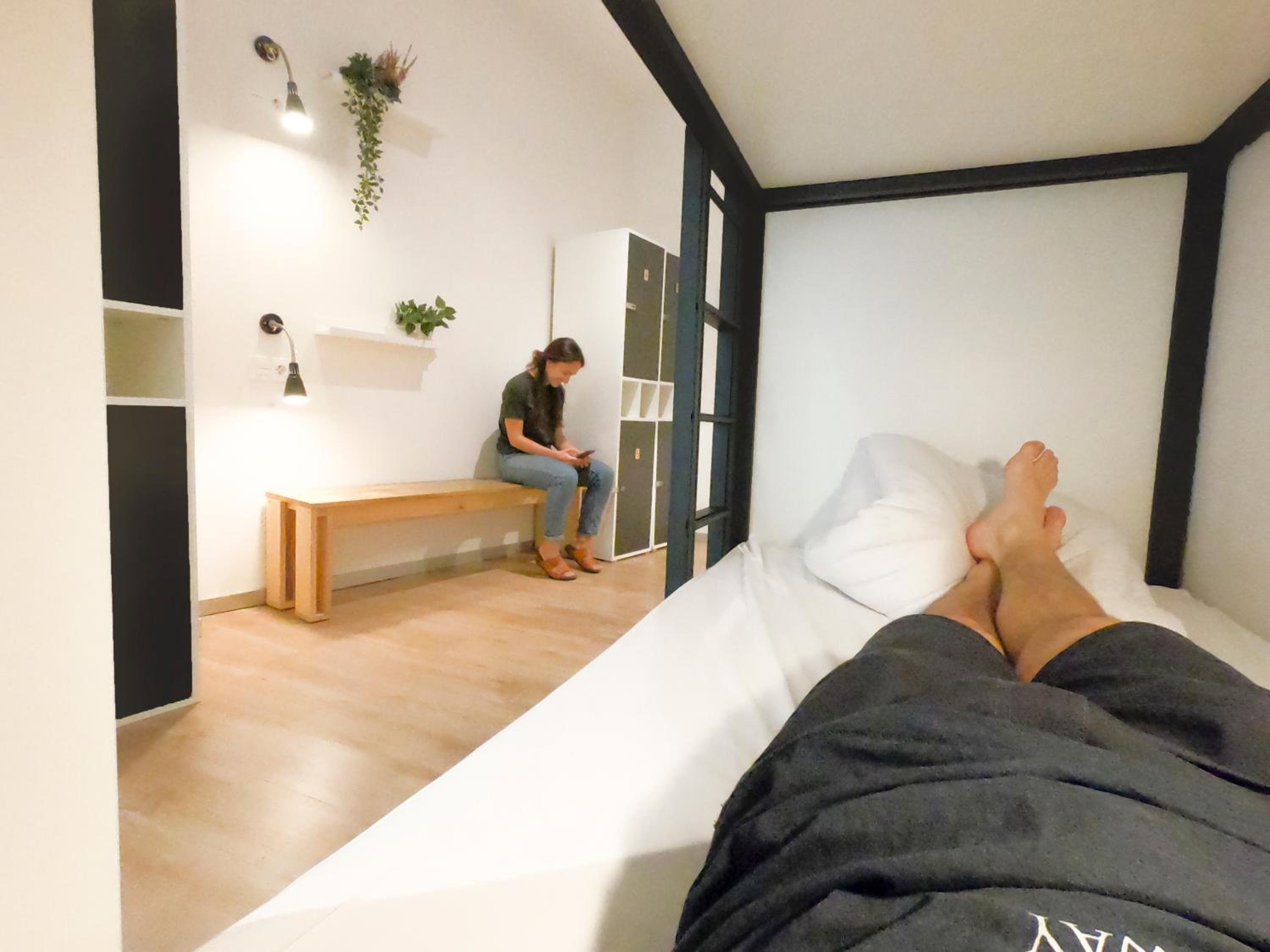 Bed in 6-Bed Dormitory Room with Private Bathroom  photo 3