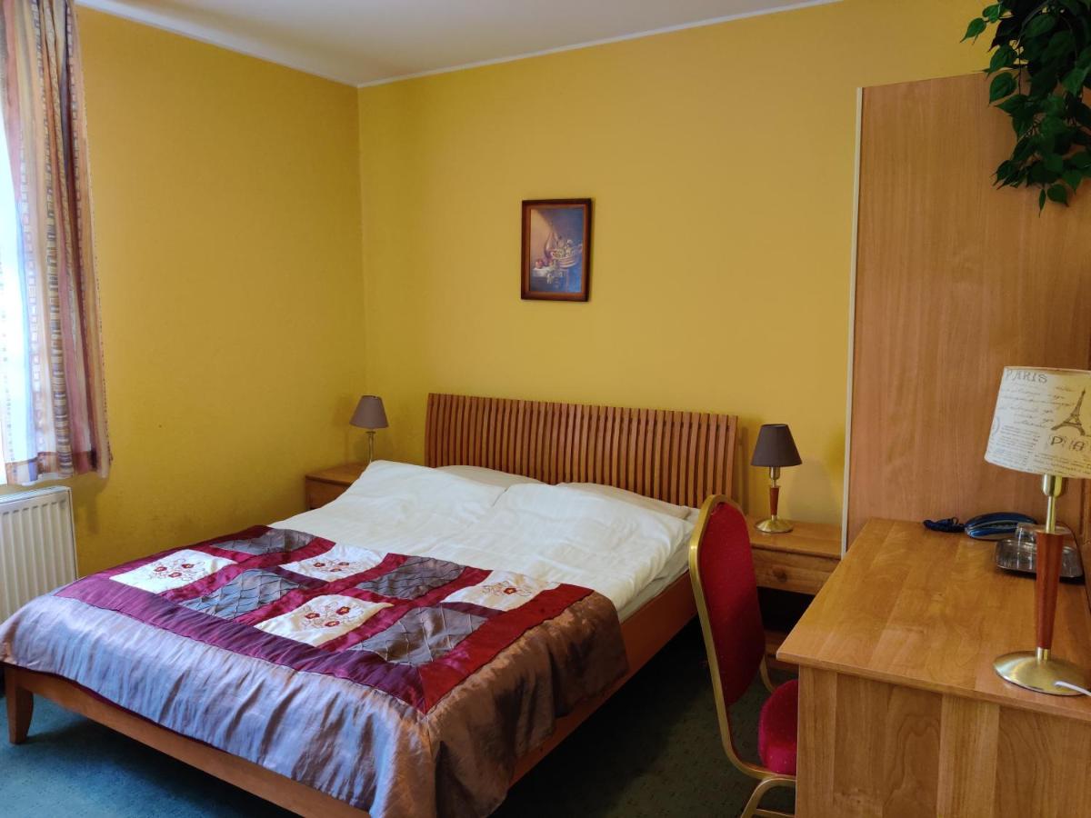 Large Single Room