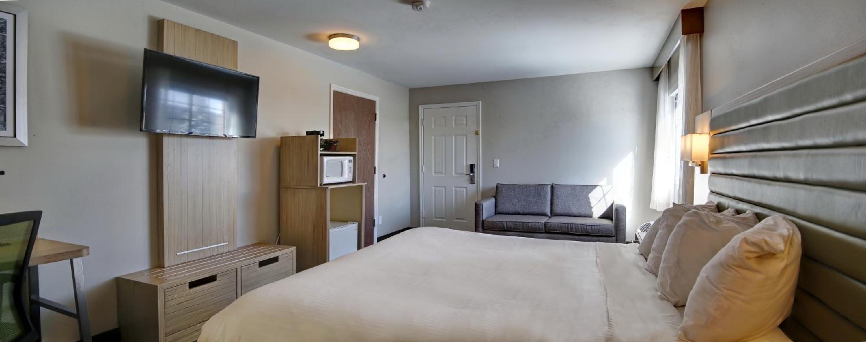 King Room - Non-Smoking - Photo 3