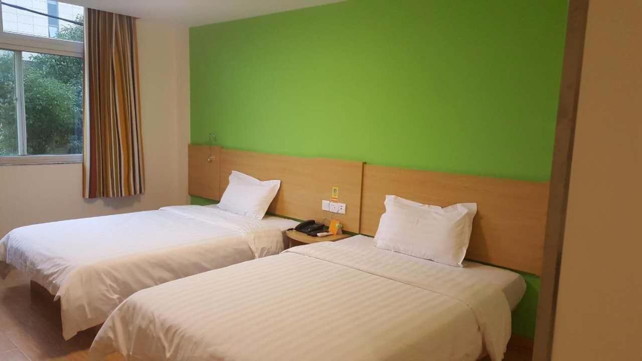 Business Twin Room photo 1