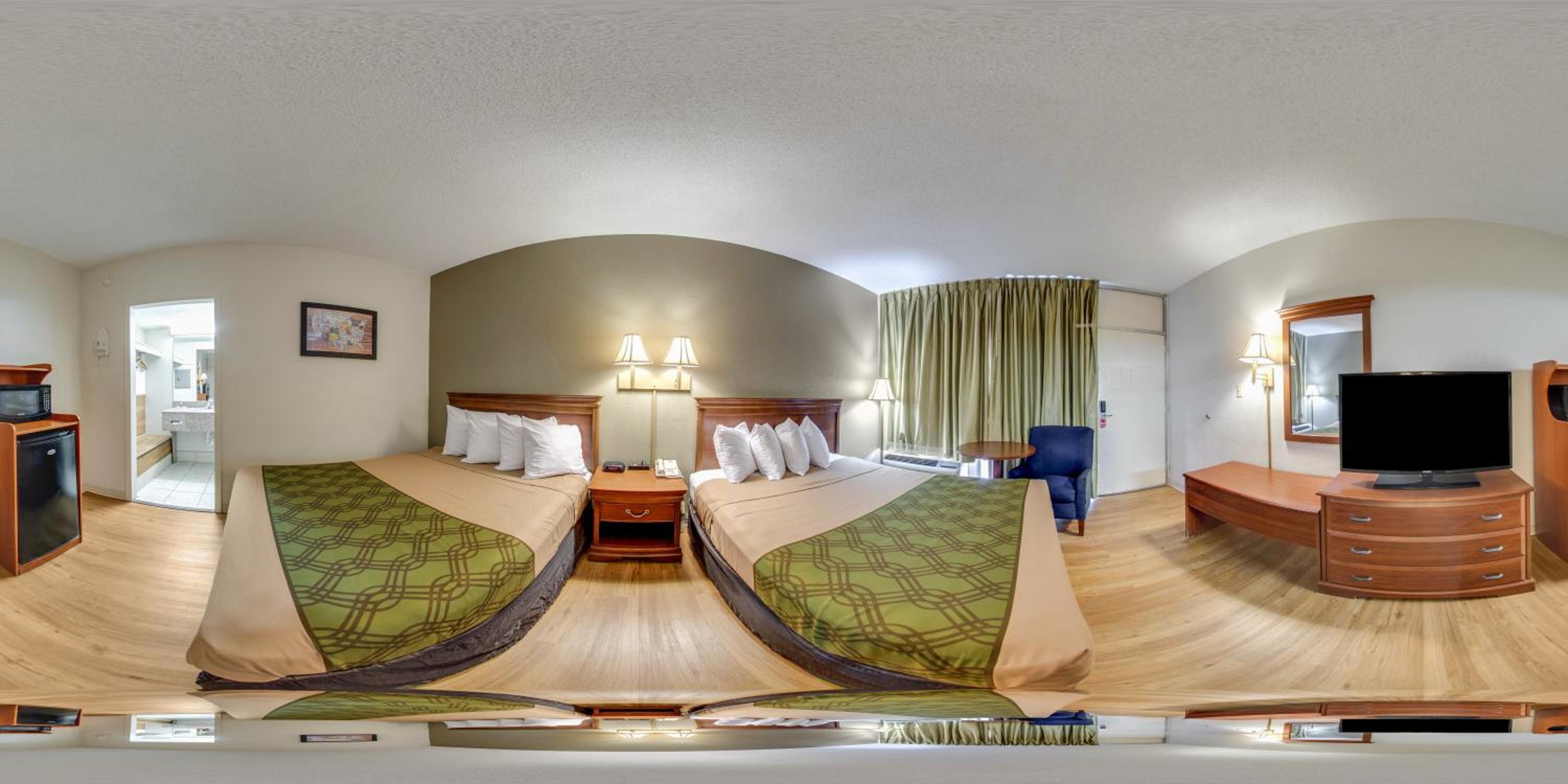 Queen Room with Two Queen Beds - Smoking - Photo 2