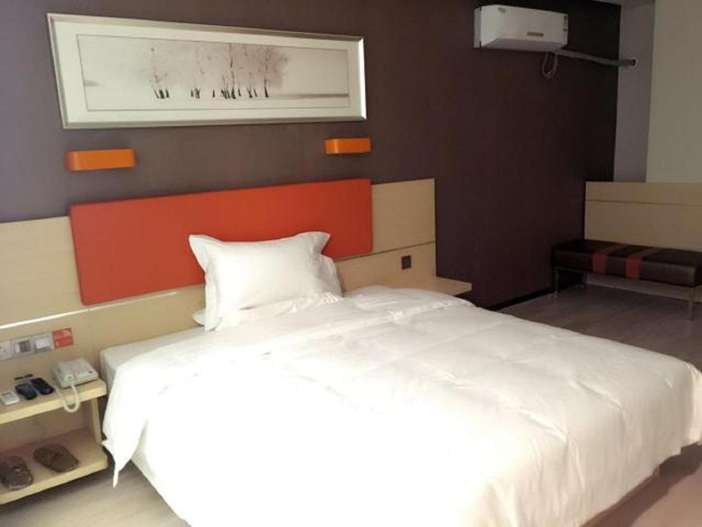Premium Queen Room photo 2