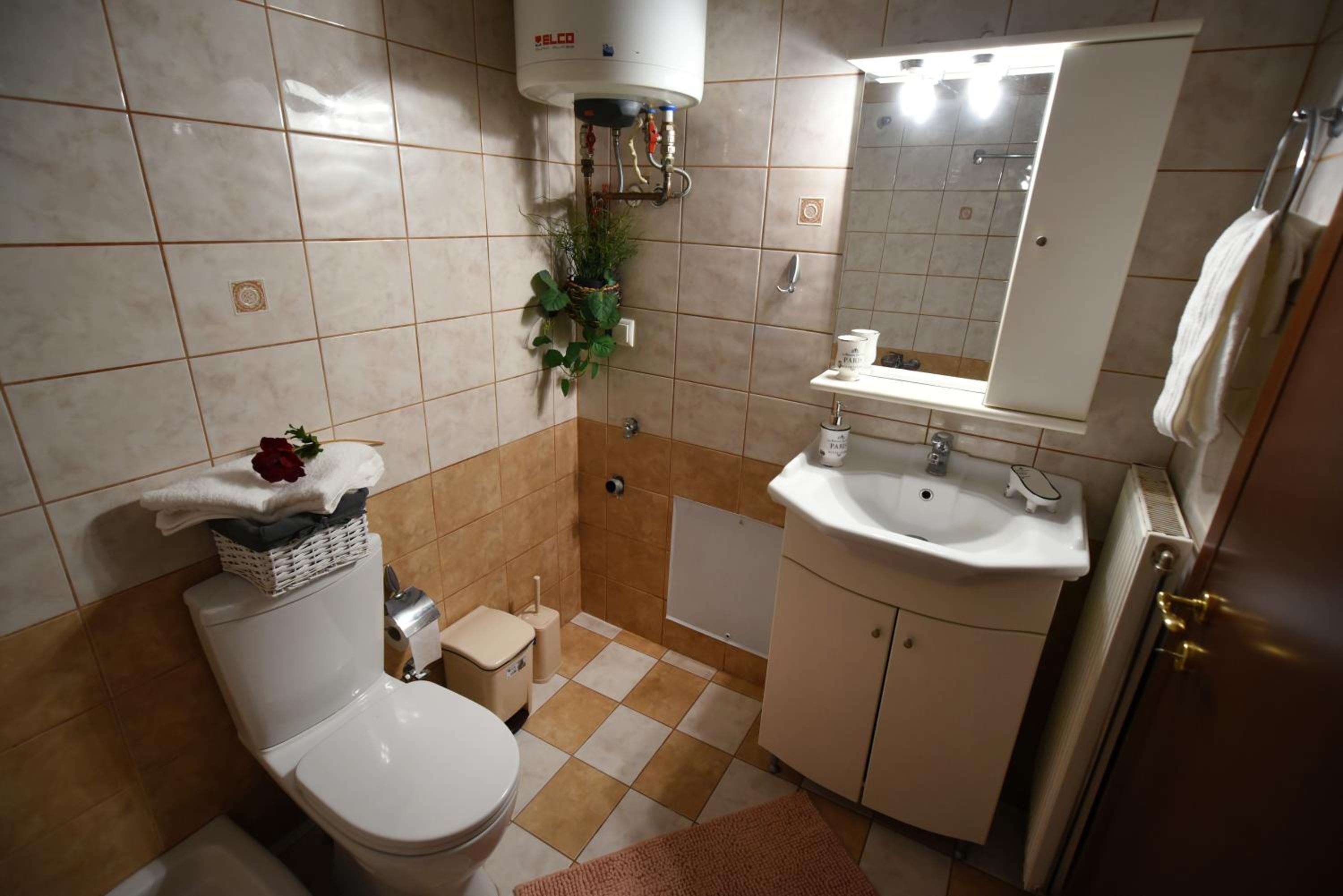 One-Bedroom Apartment - Photo 56