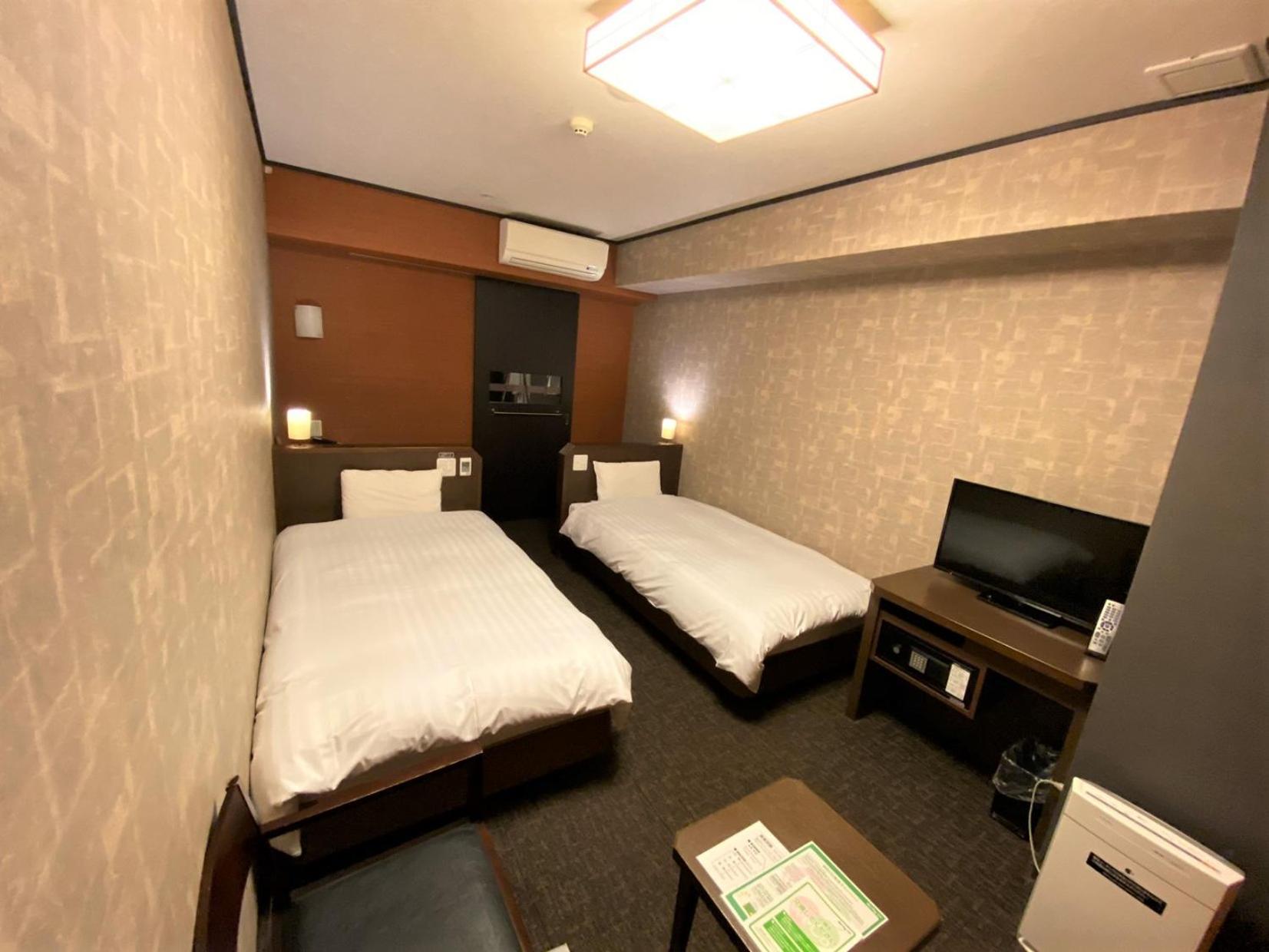Twin Room - Non-Smoking - Photo 11