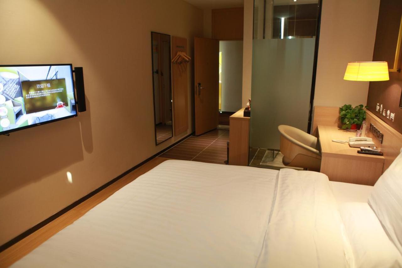 Premium Queen Room photo 1