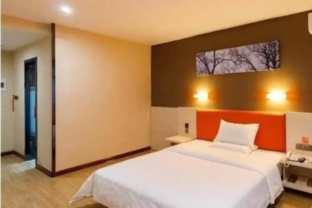 Premium Queen Room photo 2