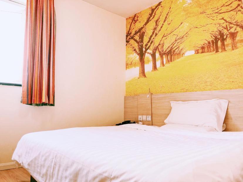 Comfortable Queen Room