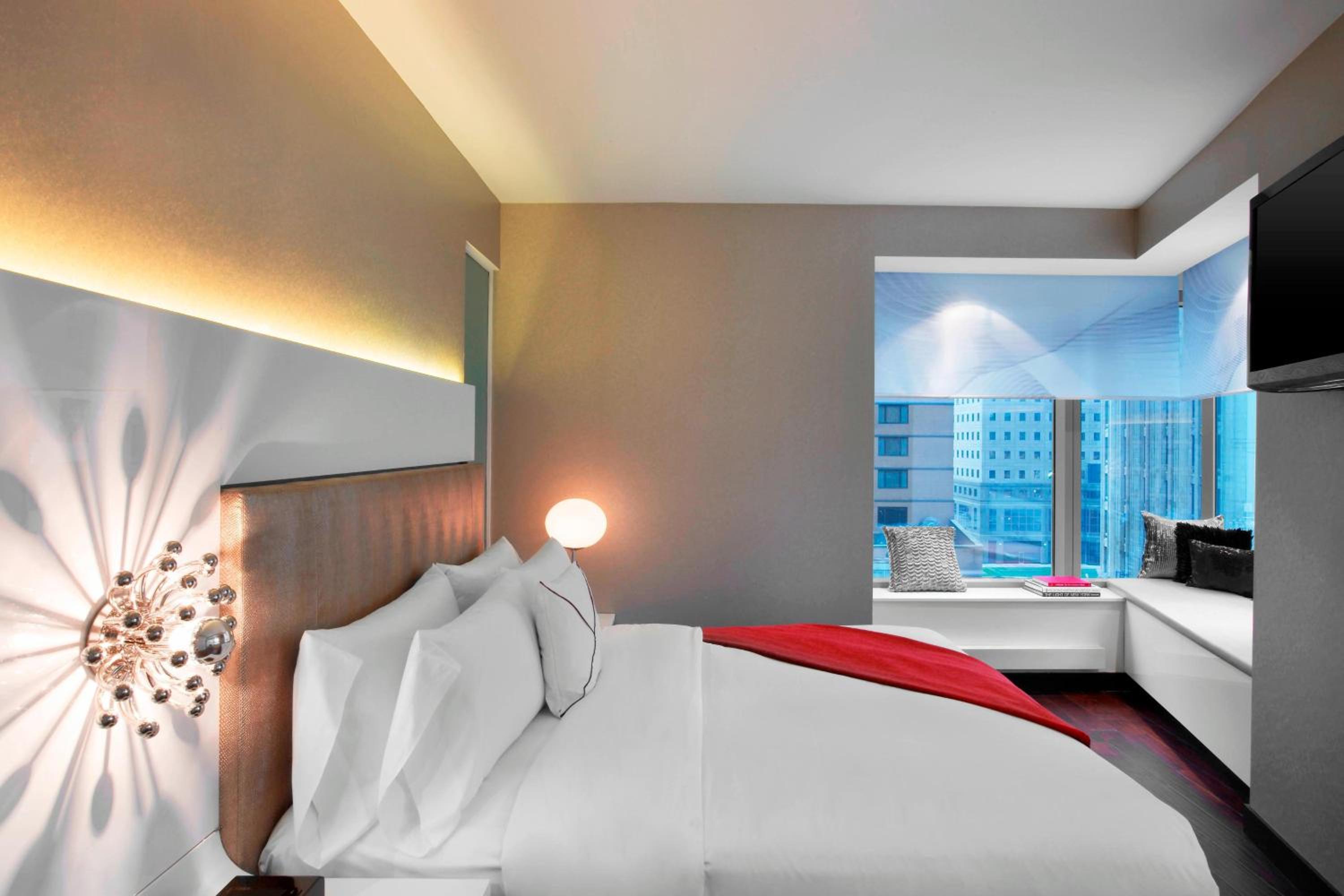 One-Bedroom King Suite with City View, Non-Smoking