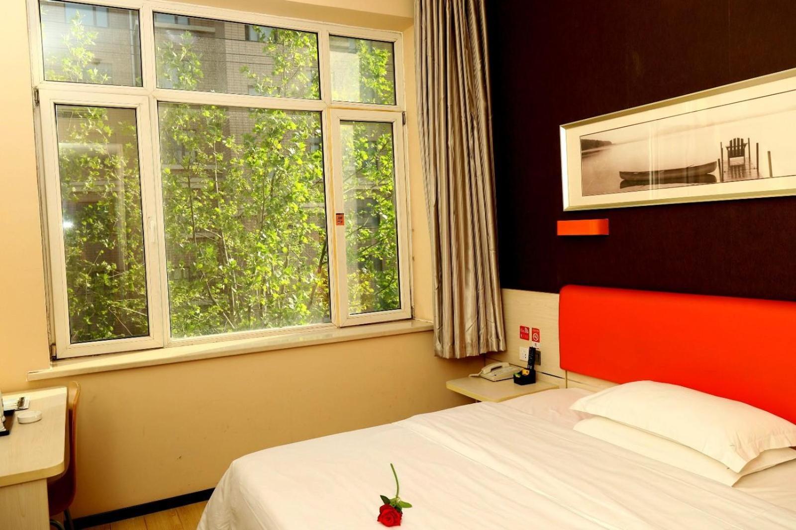 Premium Queen Room photo 2