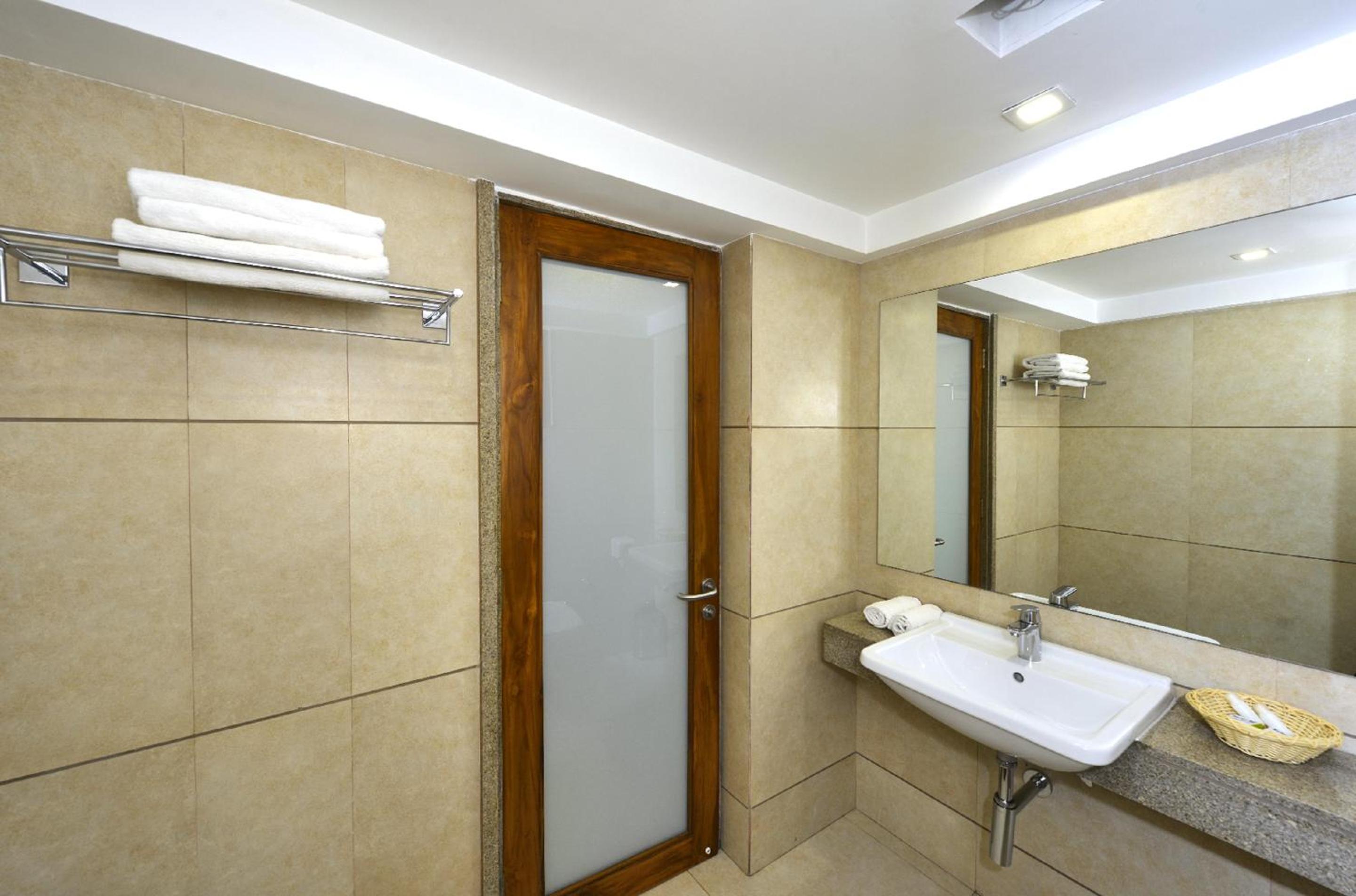 King Room with Balcony - Photo 2