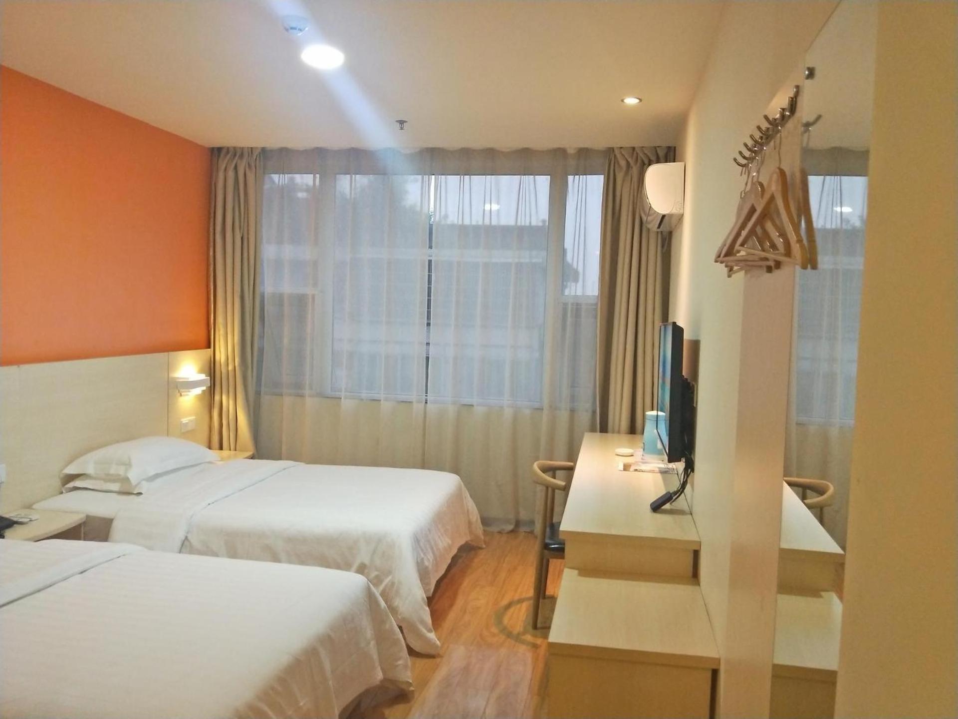 Comfortable Twin Room