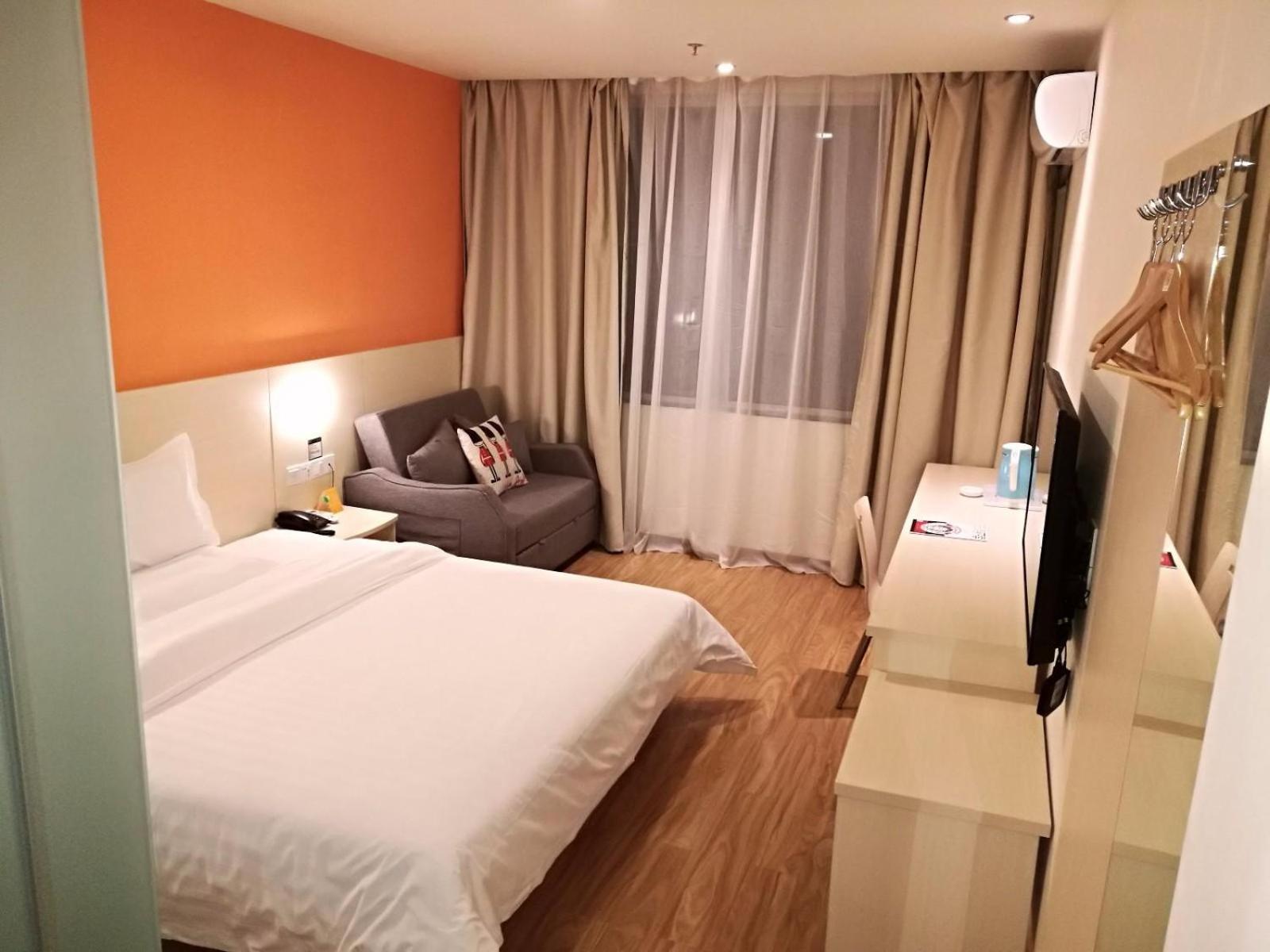 Business Queen Bed Room