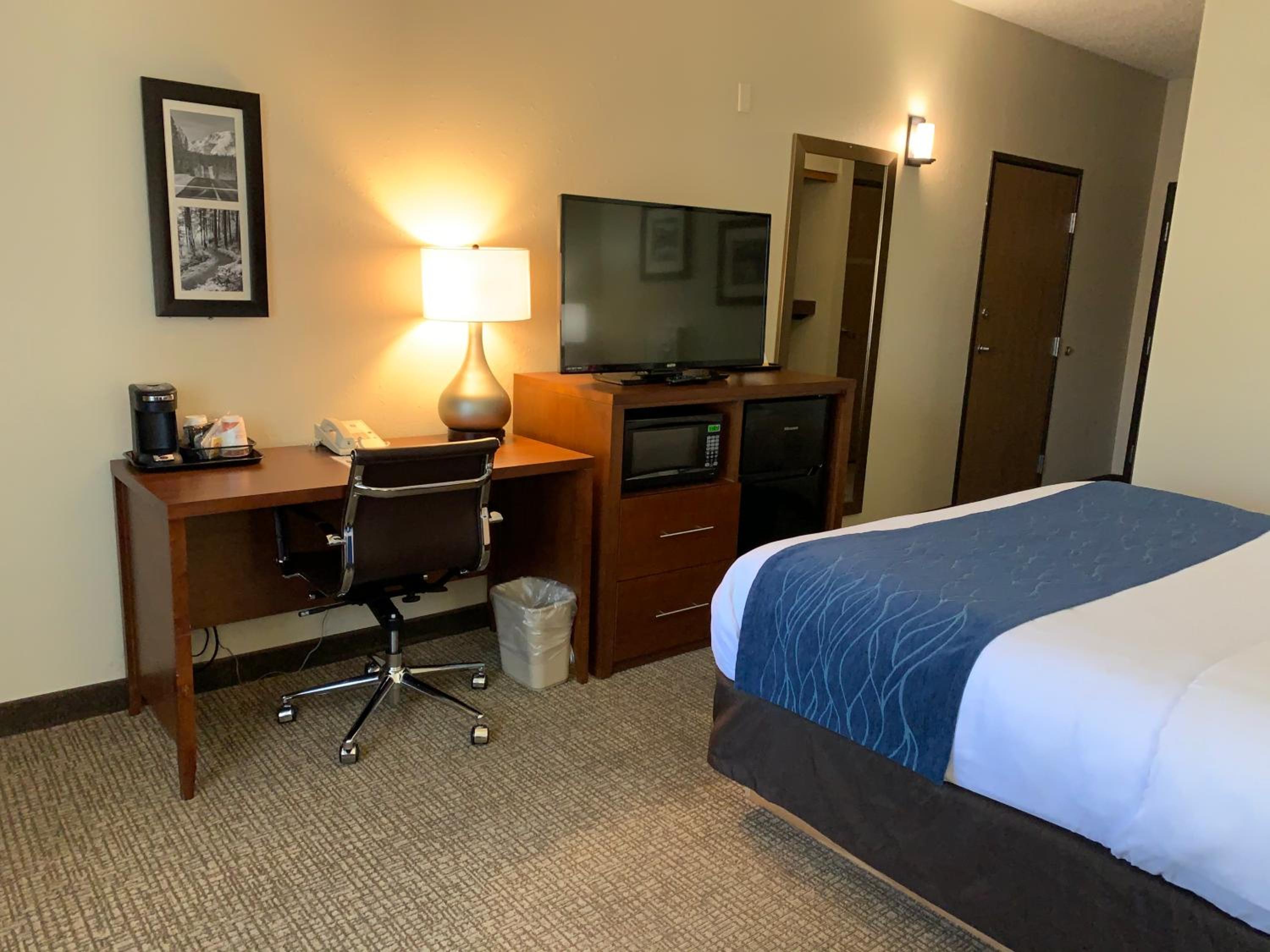 King Room - Accessible/Non-Smoking photo 2