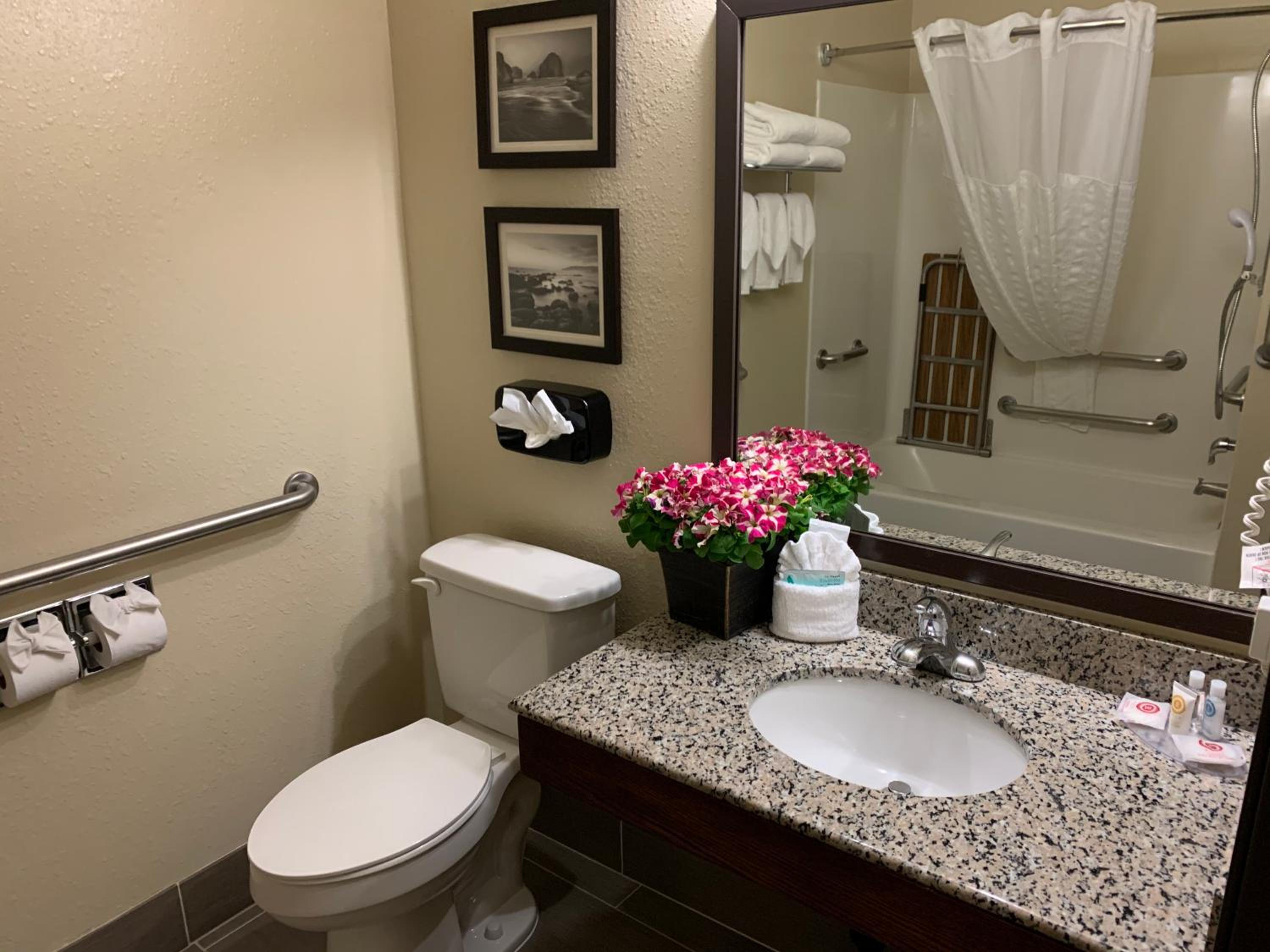 Queen Room with Two Queen Beds - Accessible/Non-Smoking  - Photo 4