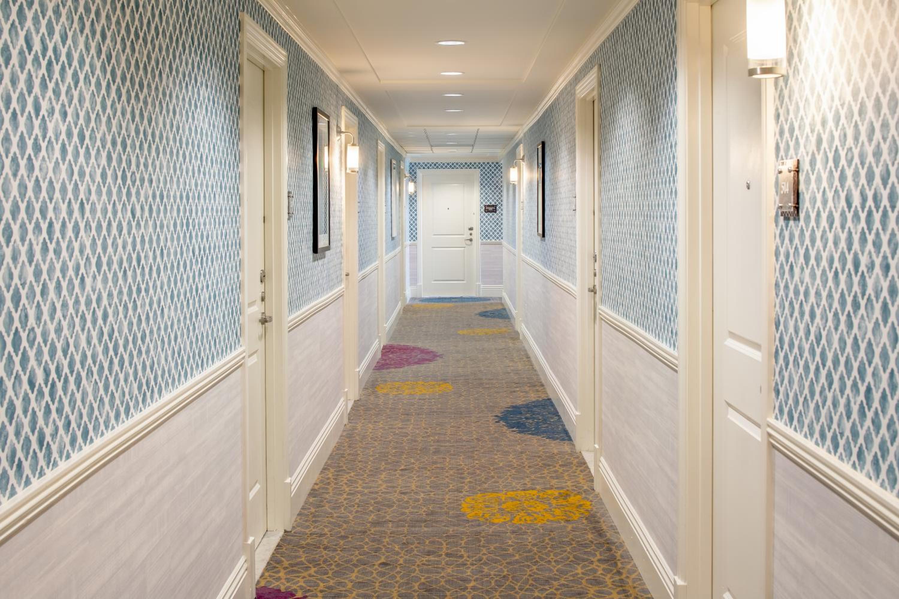 Deluxe King Room - Photo 6