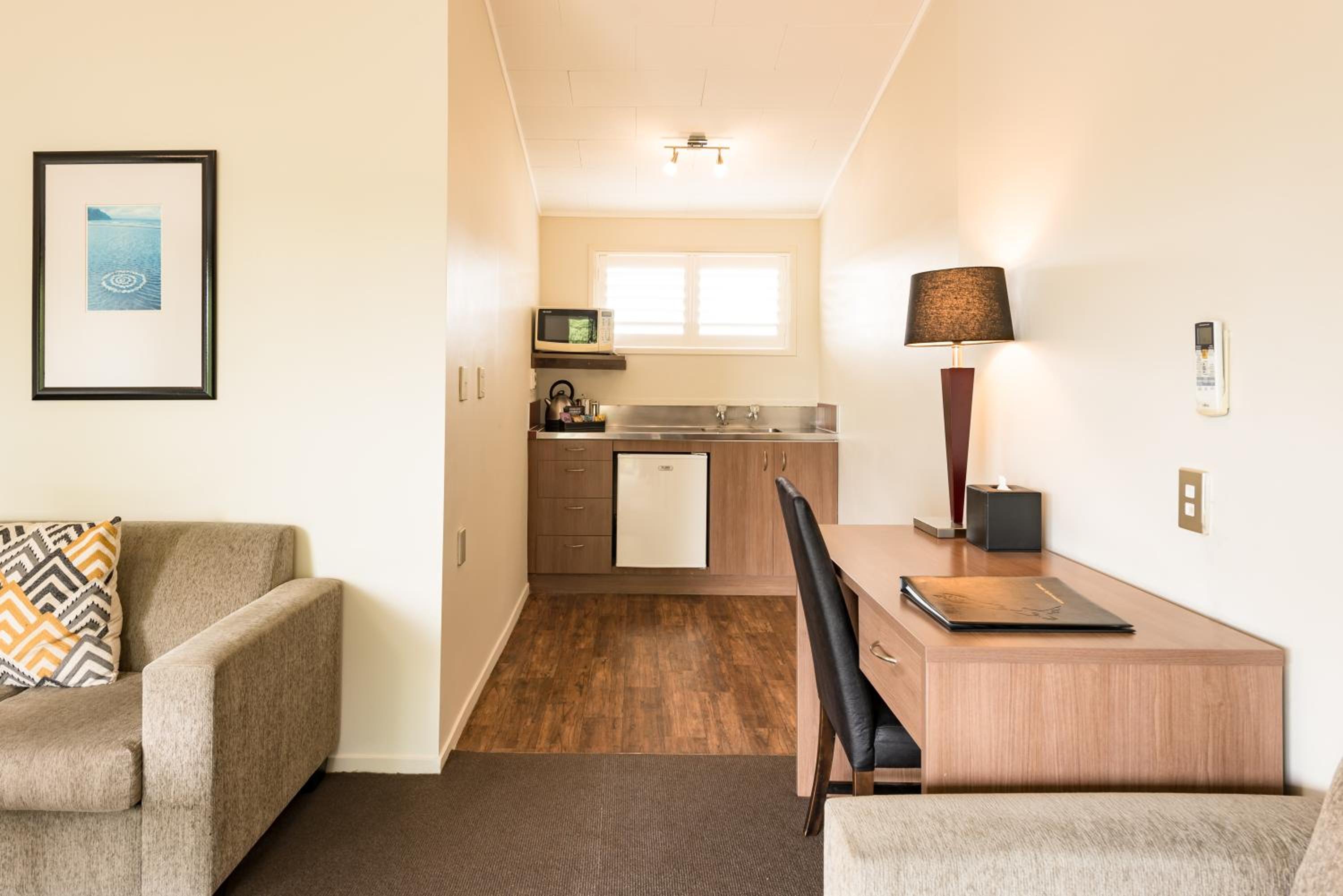 Two Bedroom Family Garden Room - Photo 6