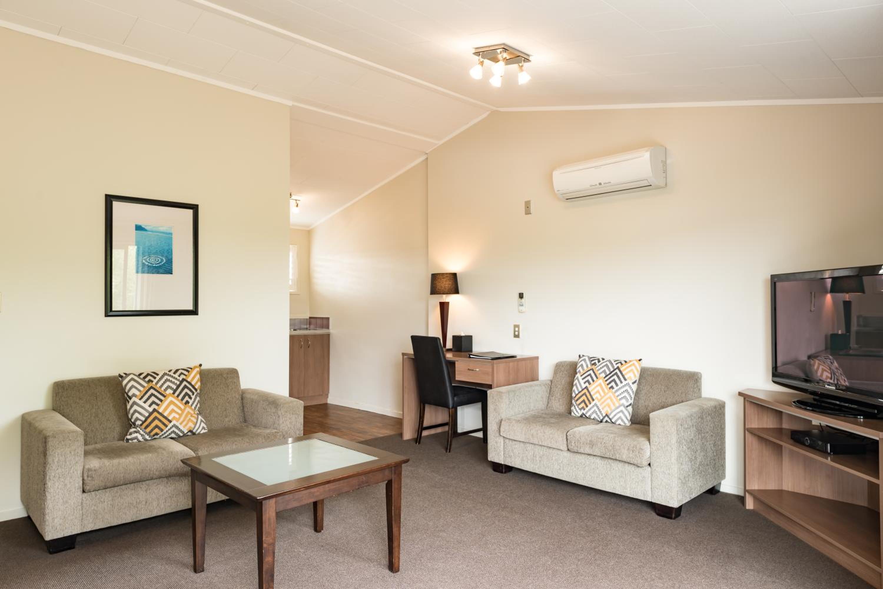 Two Bedroom Family Garden Room - Photo 7