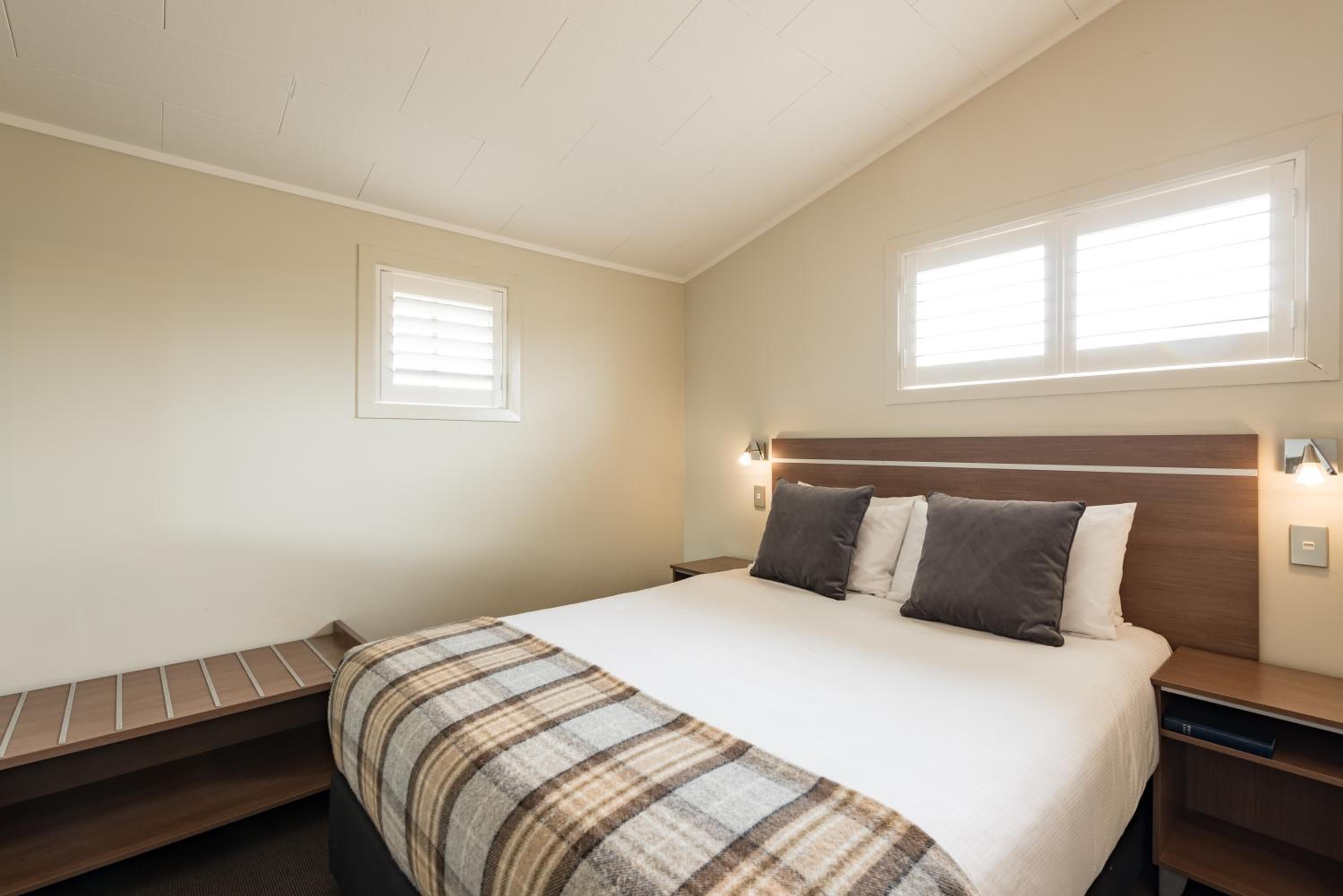 Two Bedroom Family Garden Room - Photo 9