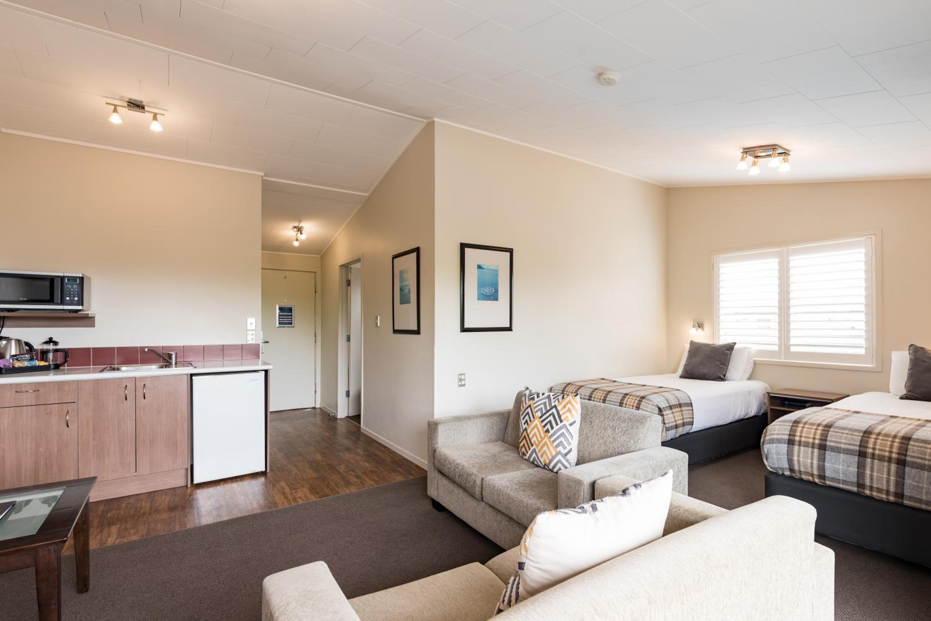 One Bedroom Family Garden Room - Photo 4