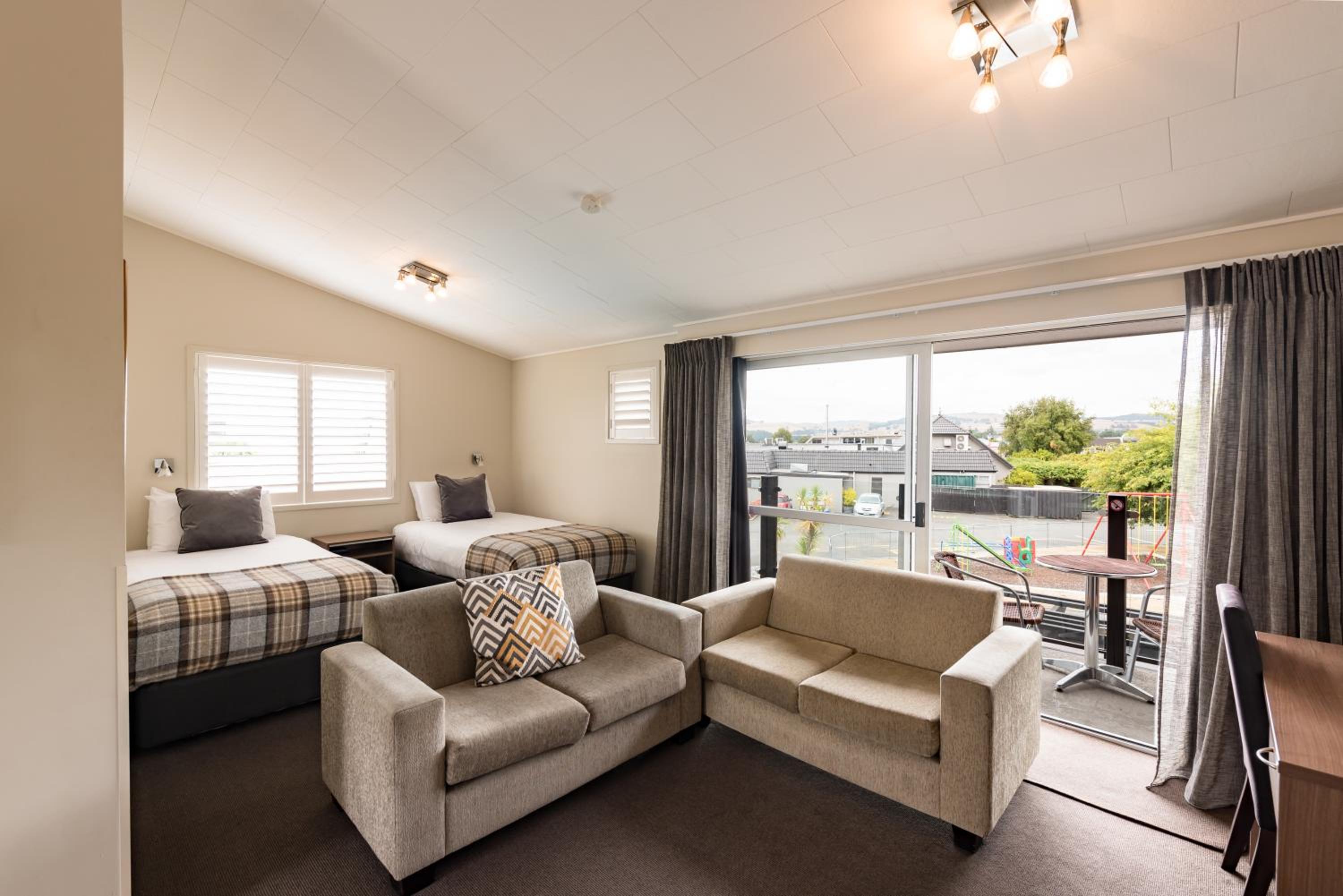 One Bedroom Family Garden Room - Photo 9