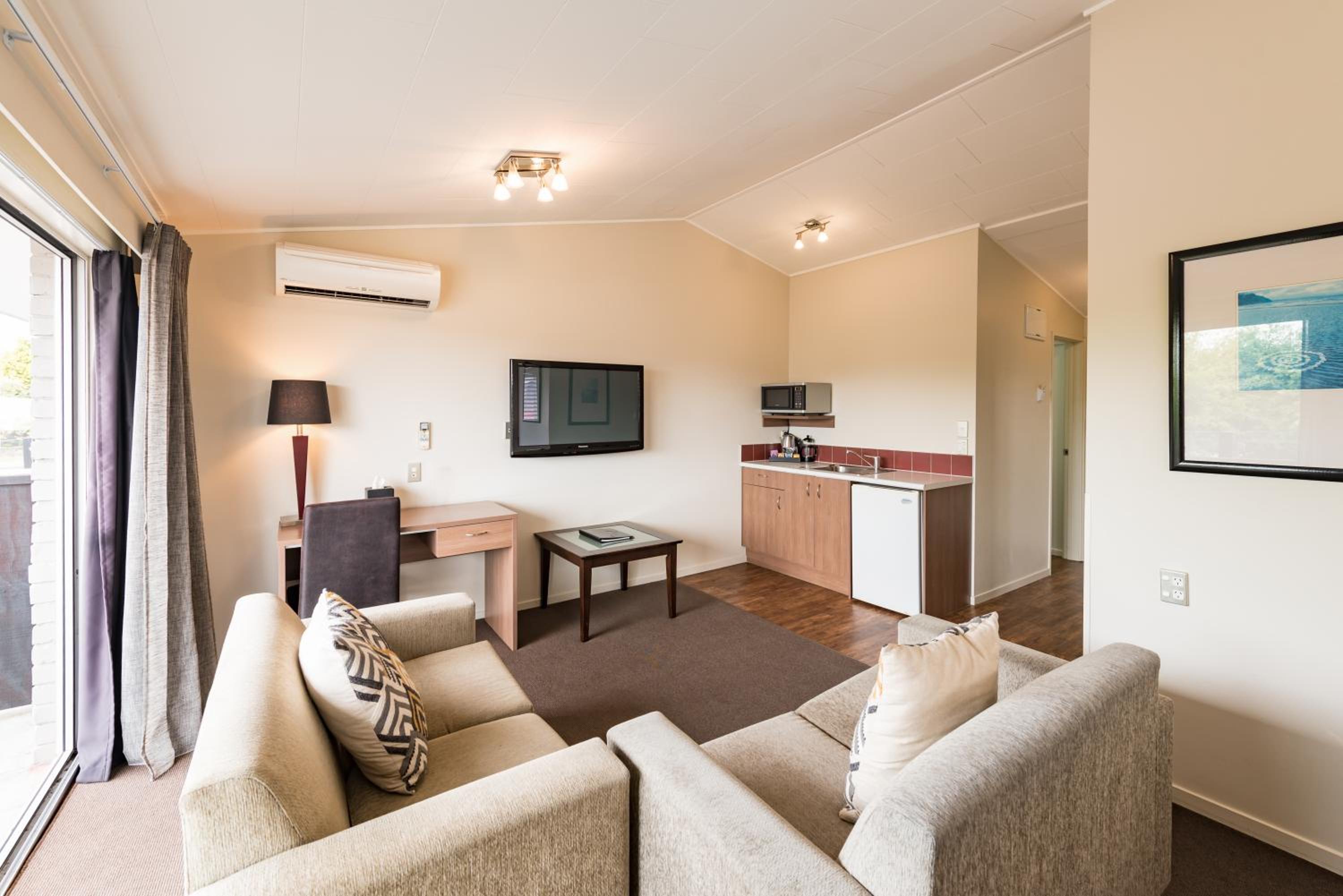 One Bedroom Family Garden Room - Photo 2