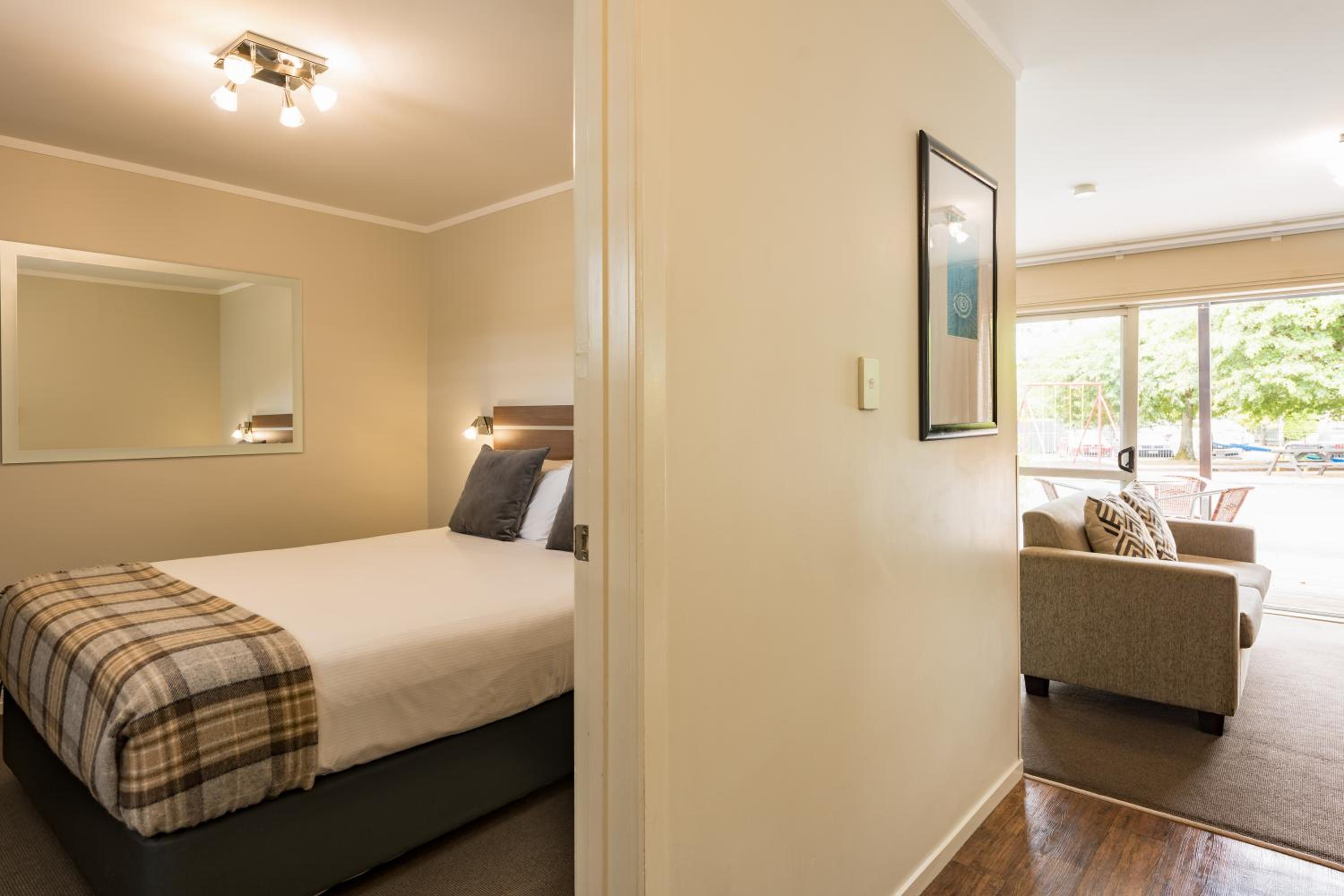 One Bedroom Family Garden Room - Photo 6