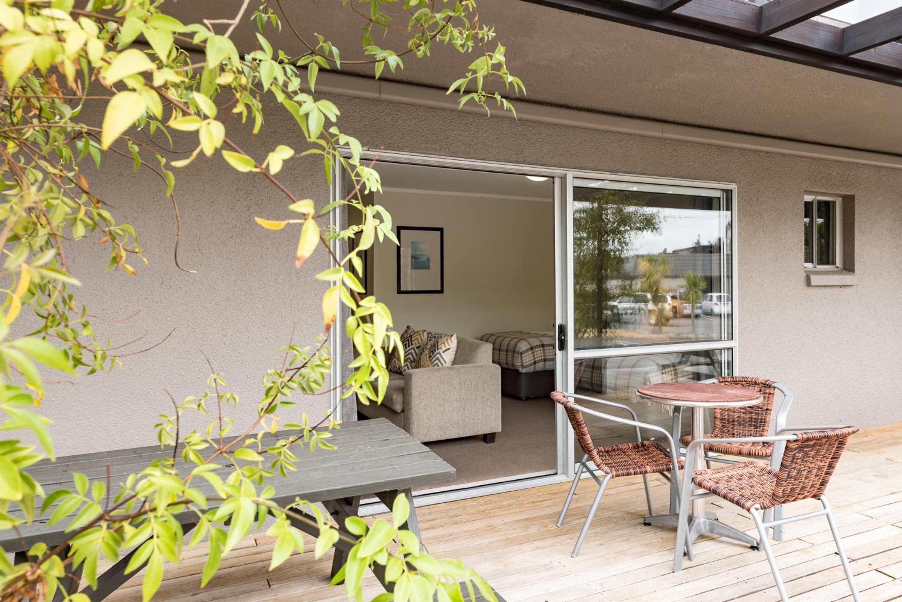 One Bedroom Family Garden Room - Photo 11