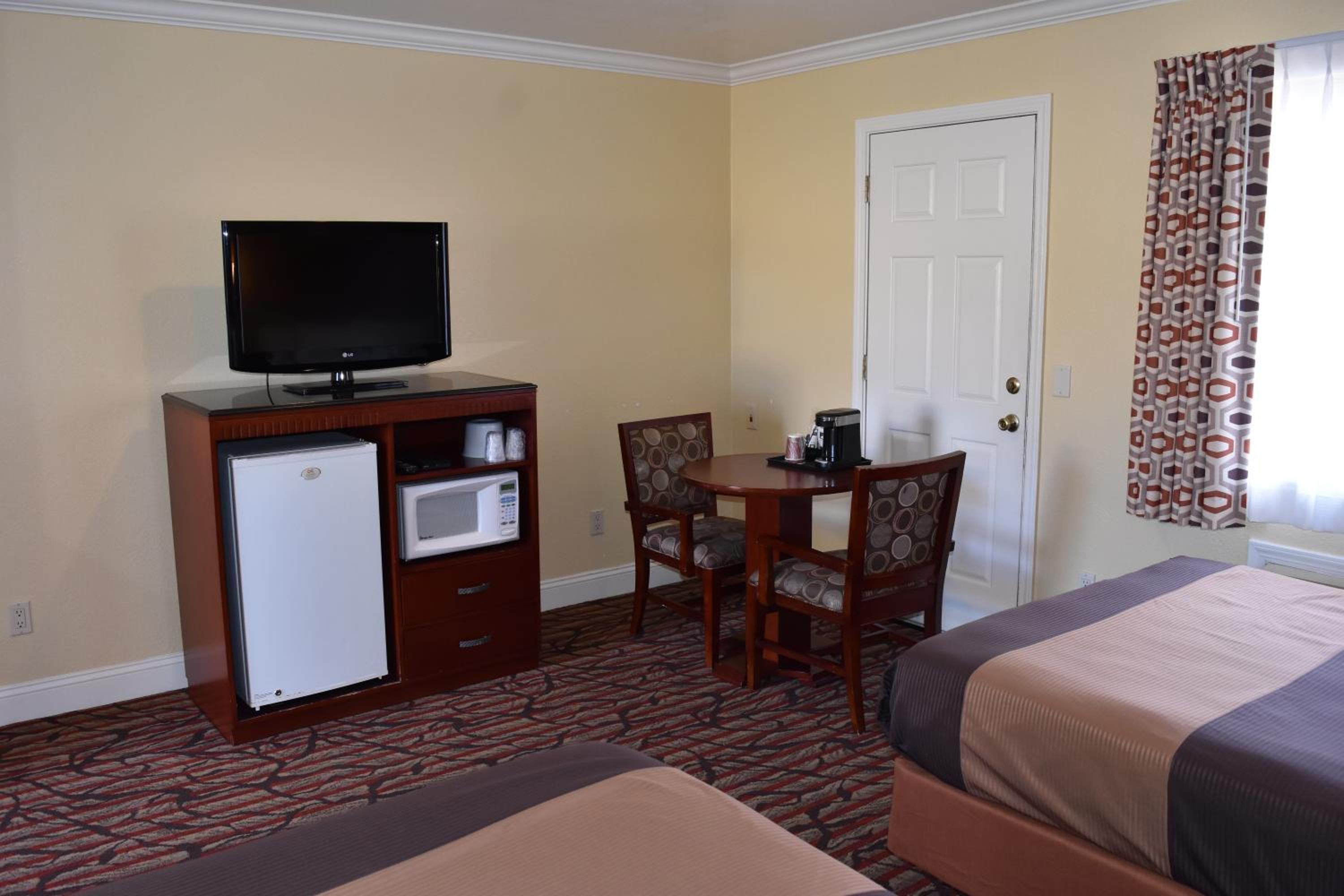Double Room - Non-Smoking  - Photo 3