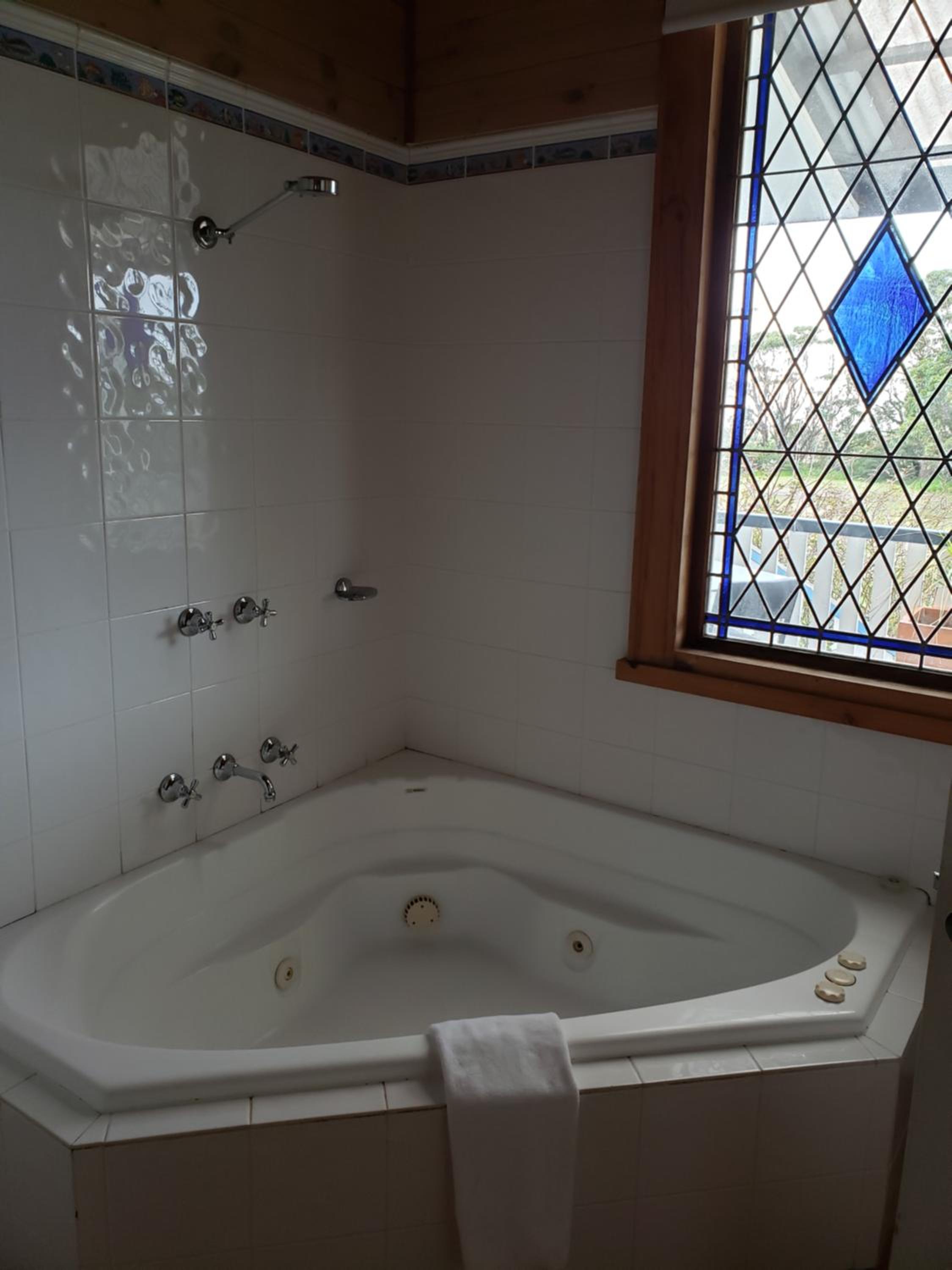 Queen Room with Sea View and Spa Bath photo 3