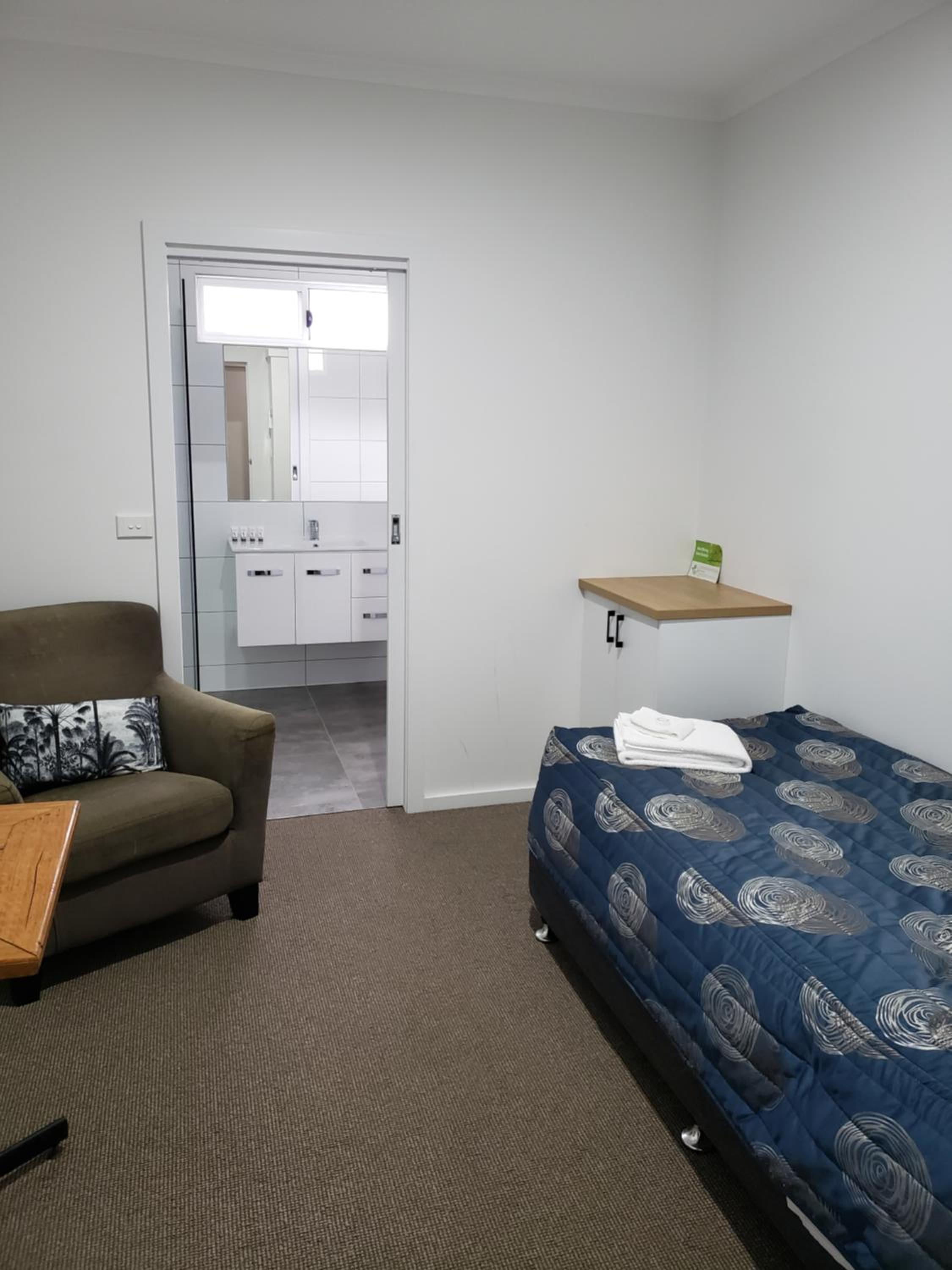 Single Room with Bathroom photo 1