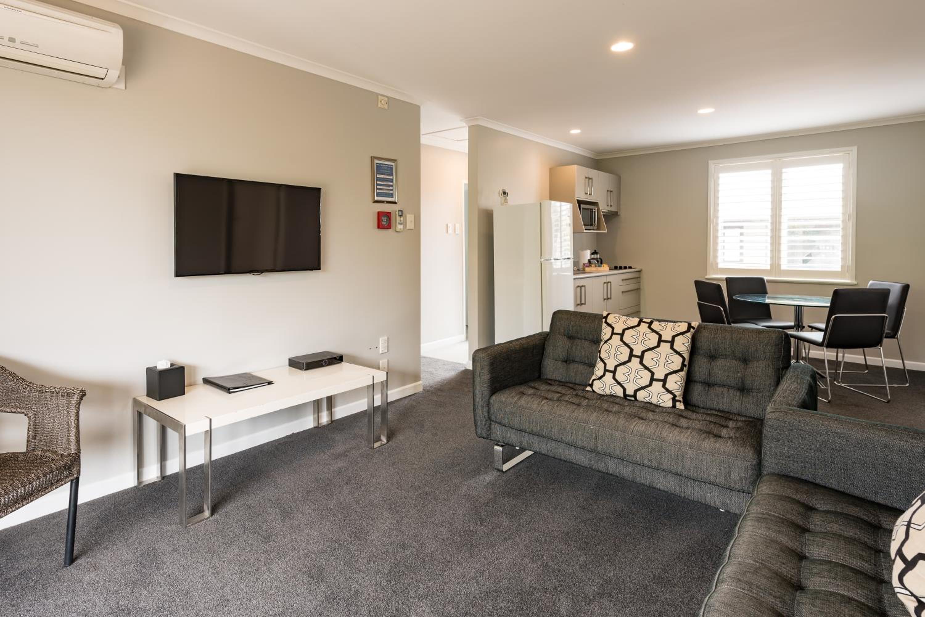 Family Room - Photo 3